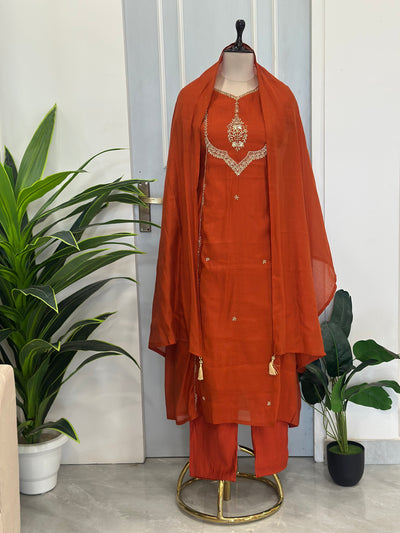 Graceful Festive Kurta Set with Delicate Embroidery