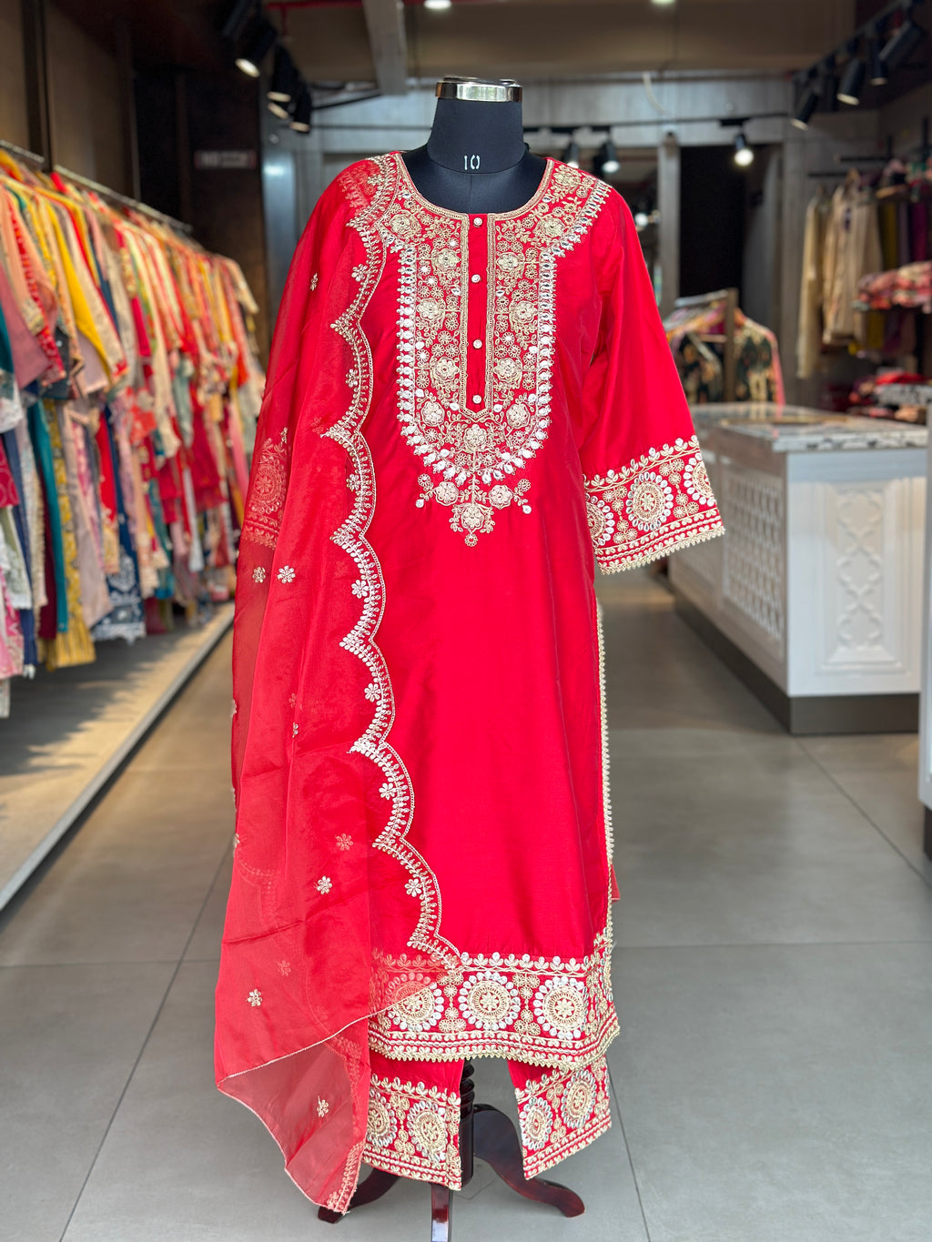 STRAIGHT SUIT SET IN ZARI WORK