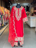STRAIGHT SUIT SET IN ZARI WORK