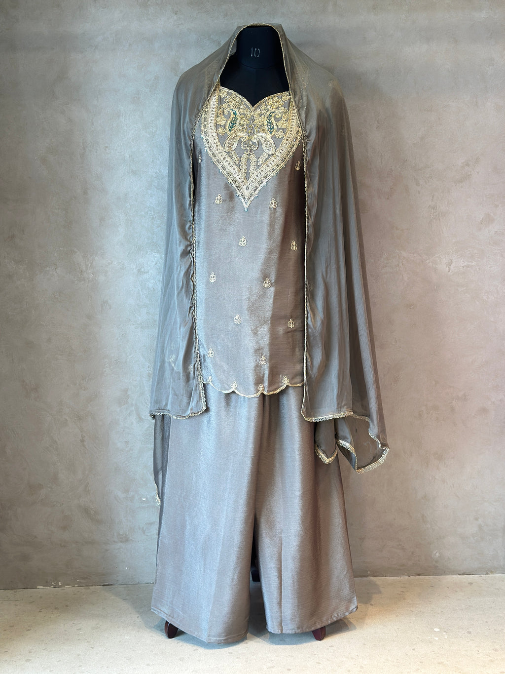 🌷🦋BEAUTIFUL HANDWORK PLAZO SET IN TWO SHADES 🦋🌷