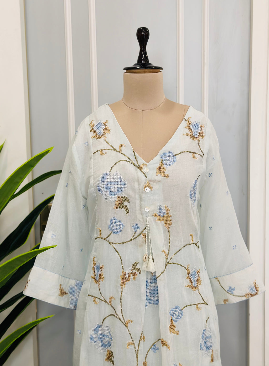 Elegant Thread Embroidery Suit Set