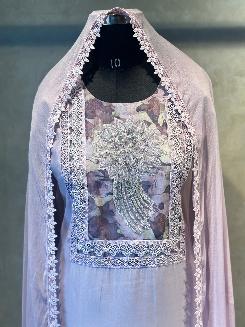 BEAUTIFUL HANDWORK SUIT SET