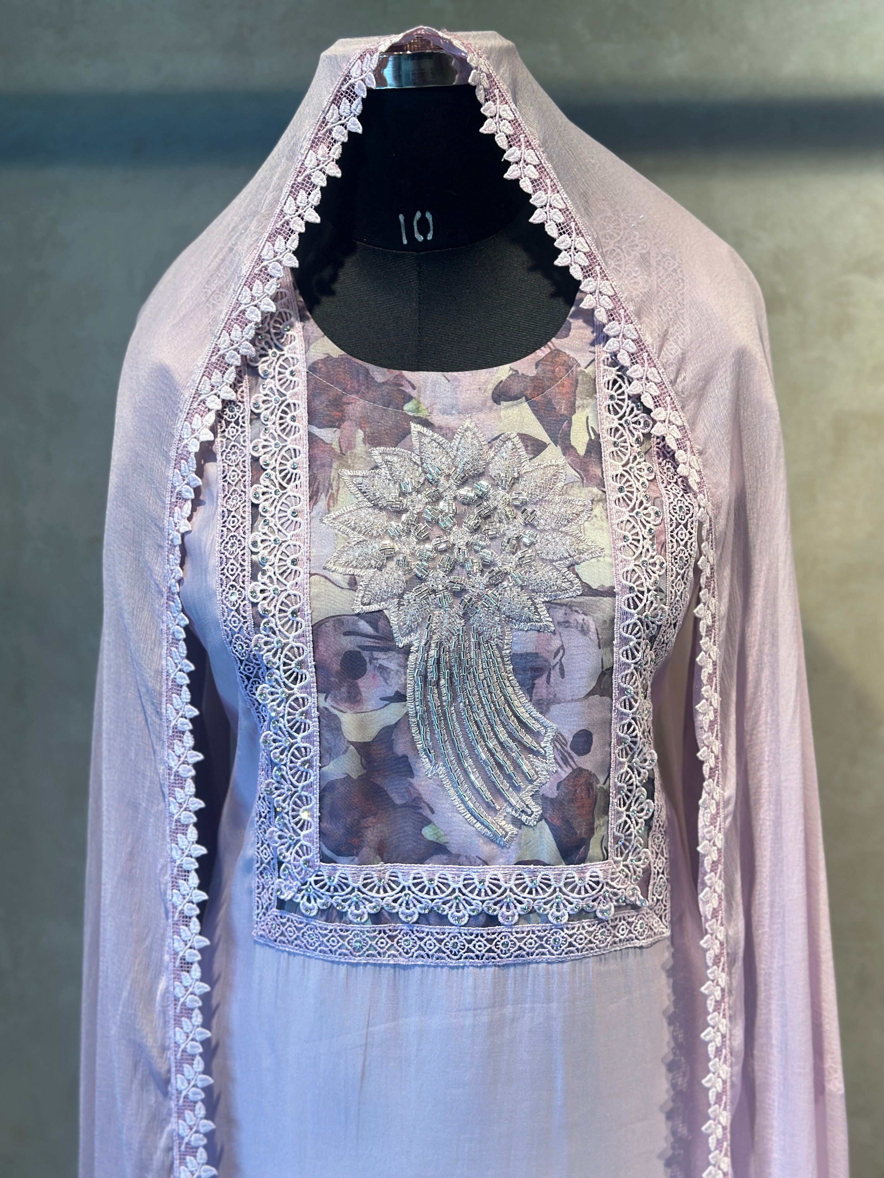 BEAUTIFUL HANDWORK SUIT SET