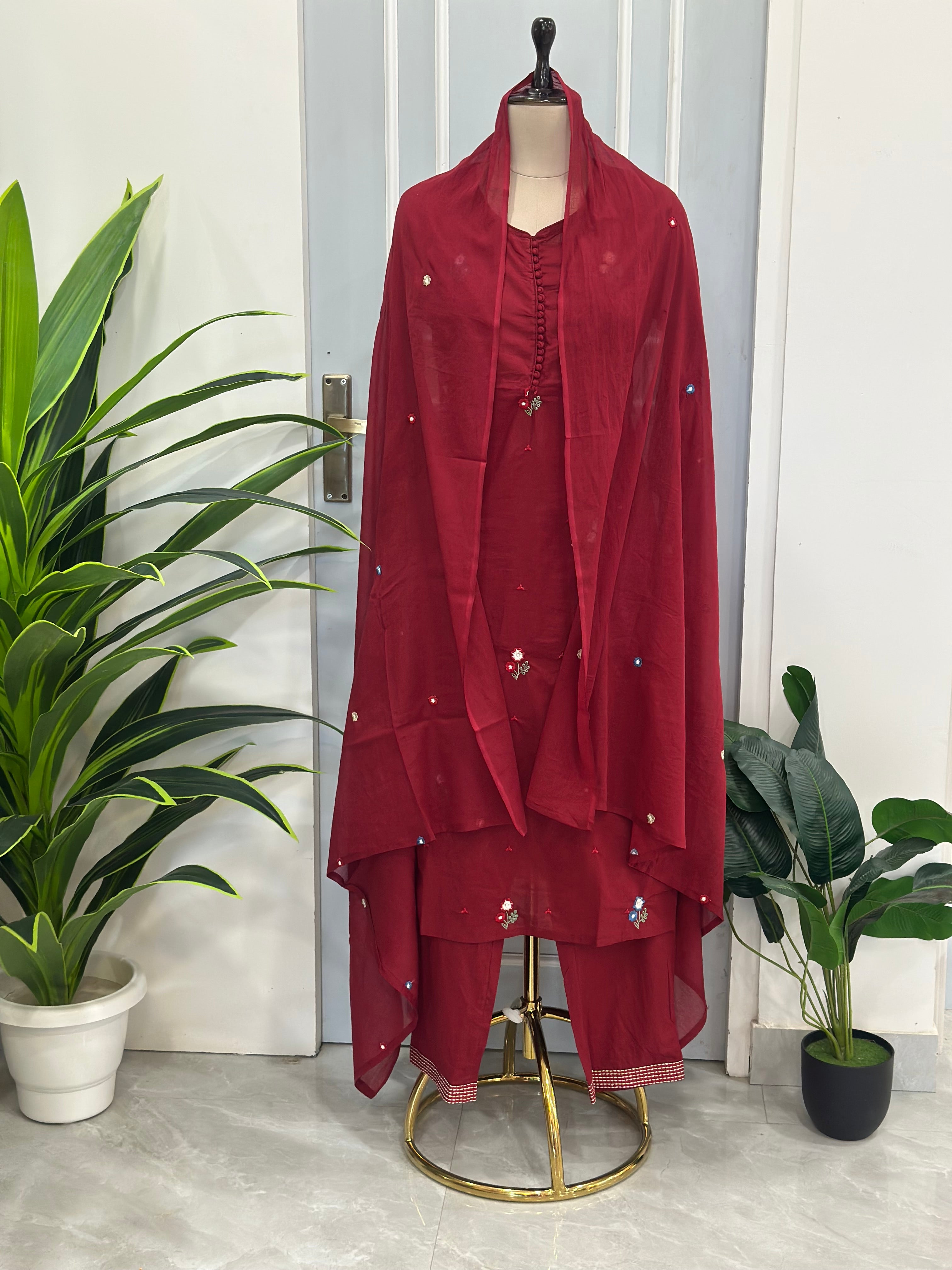 Graceful Floral Work Kurta Set