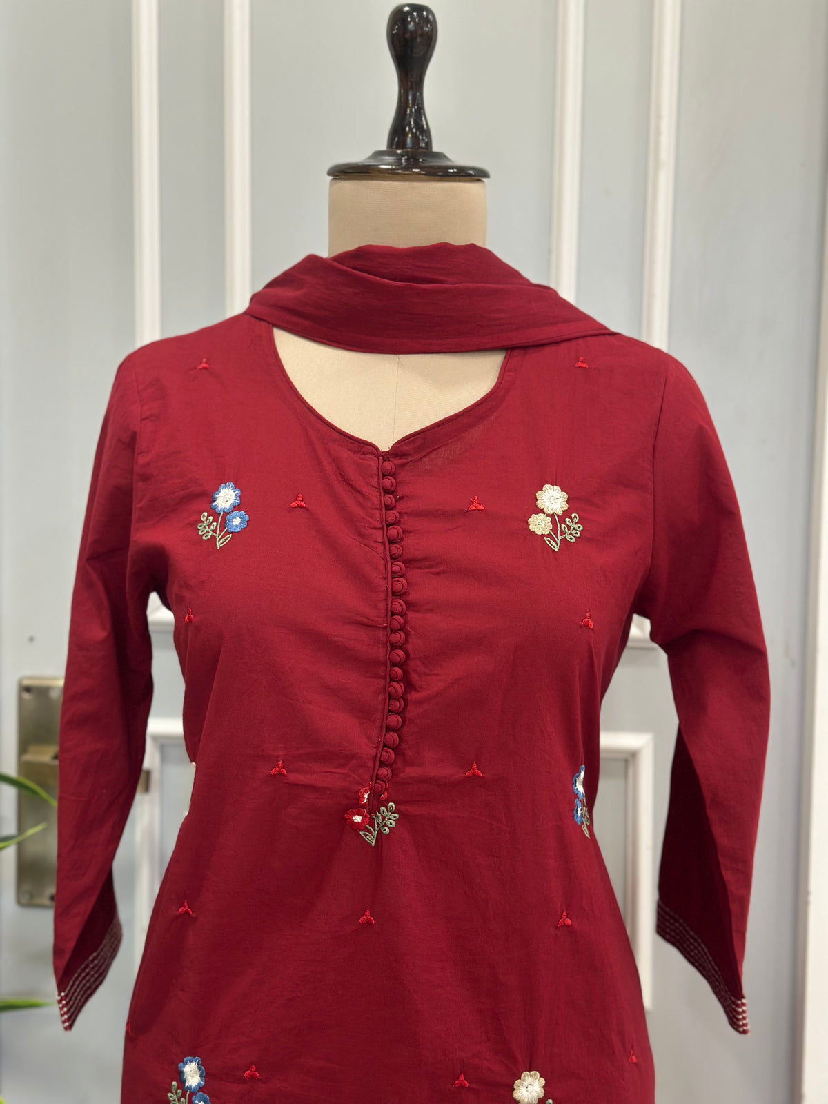 Graceful Floral Work Kurta Set