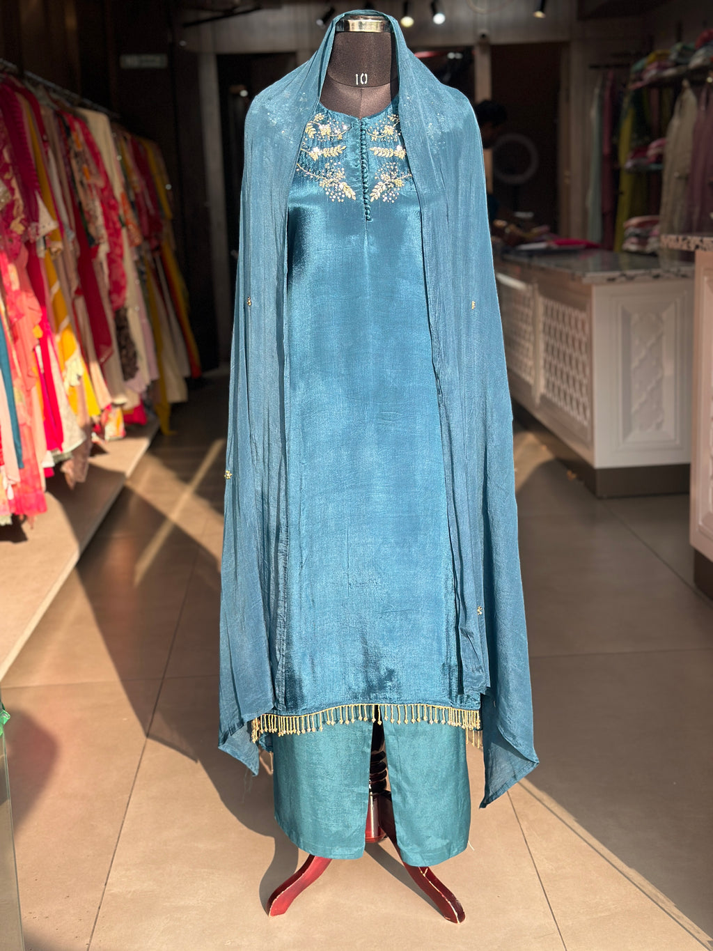 A LINE HANDWORK SUIT SET