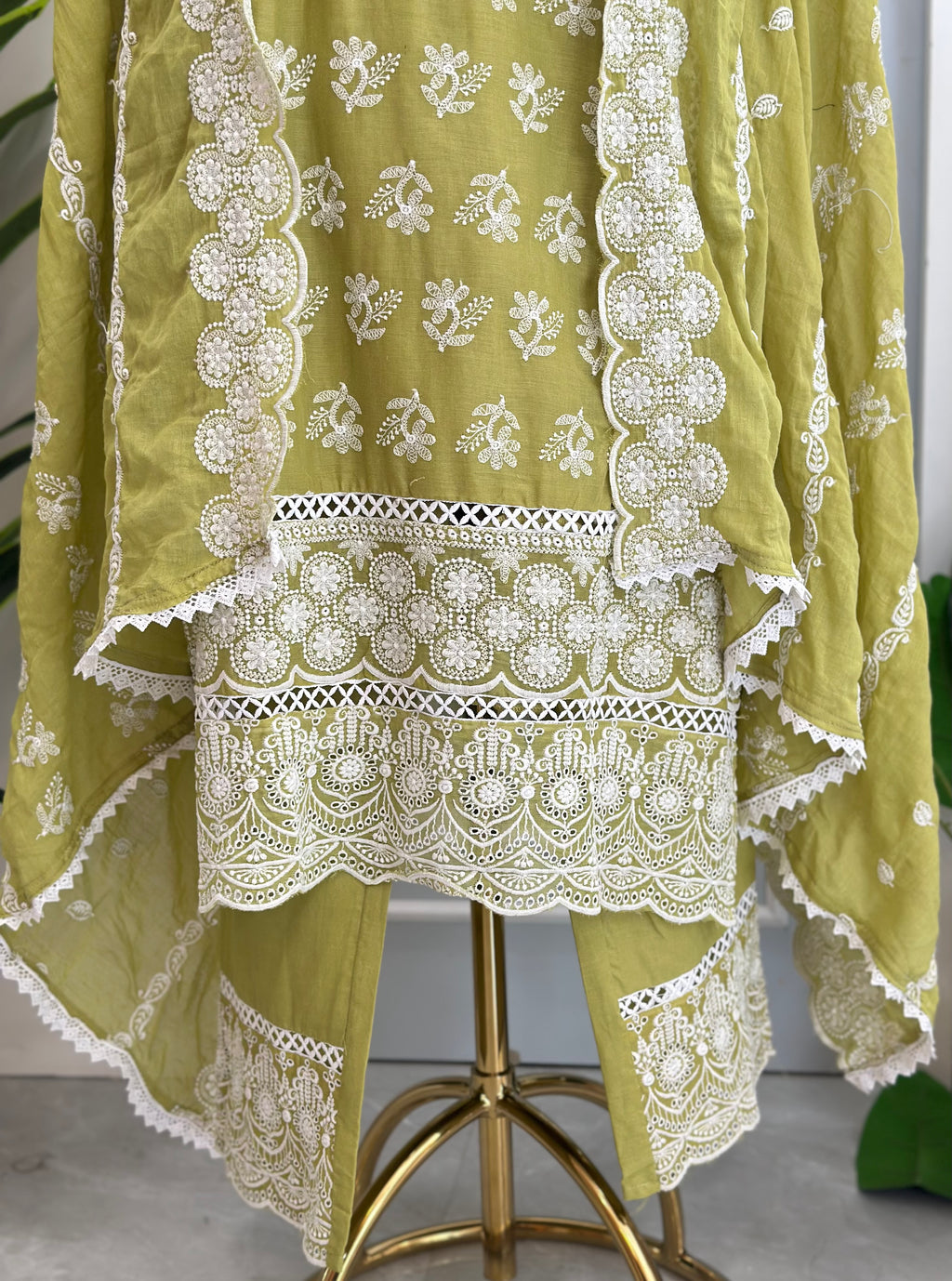 Pure Mul Cotton Suit Set In Chikankari Work