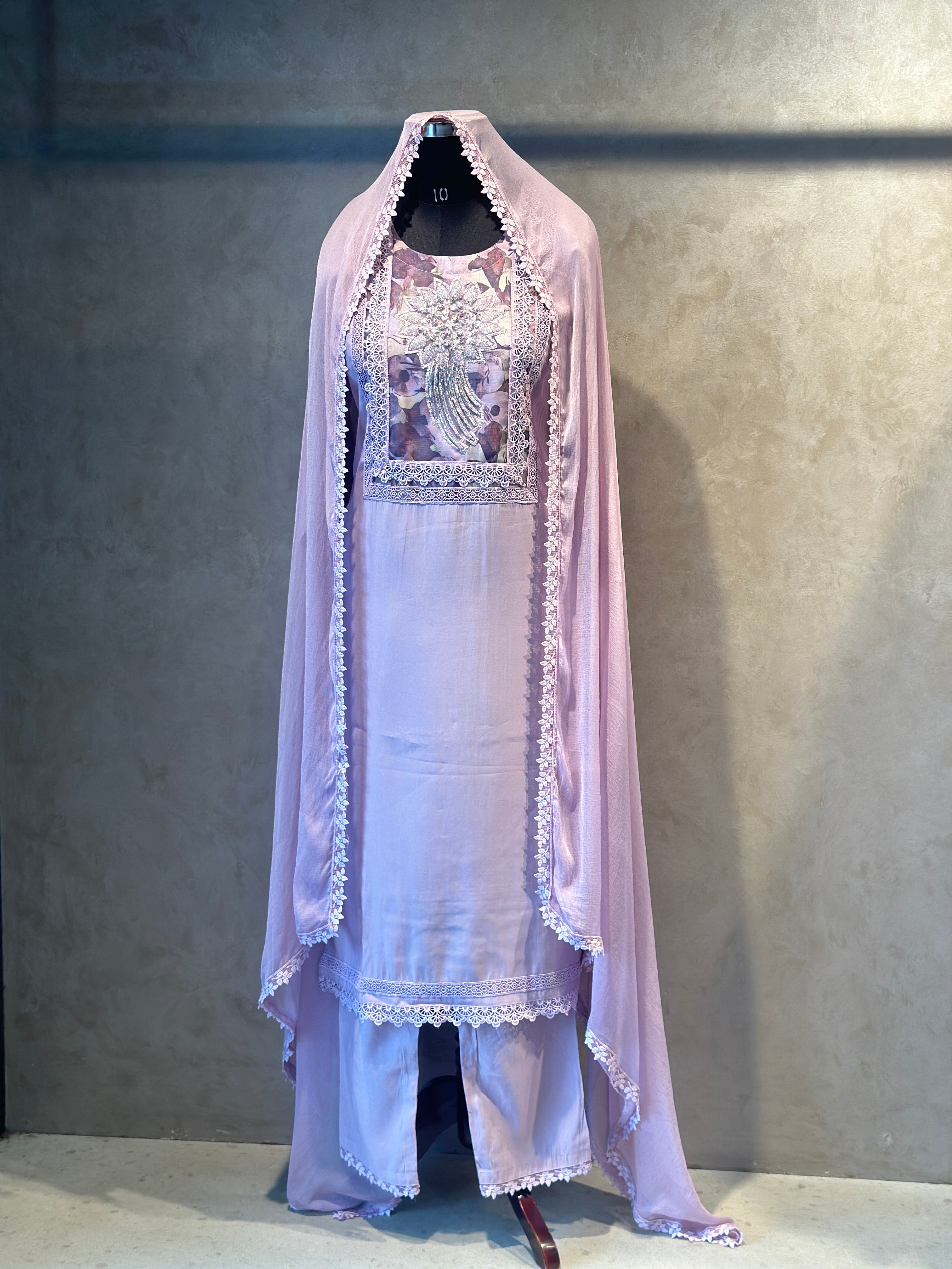 BEAUTIFUL HANDWORK SUIT SET