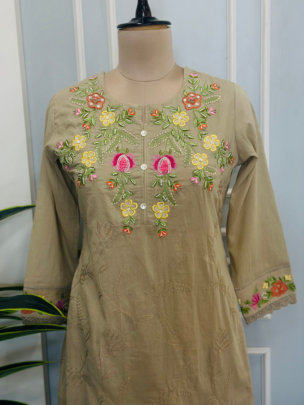 Floral Thread Work Kurta Pant Set With Dupatta