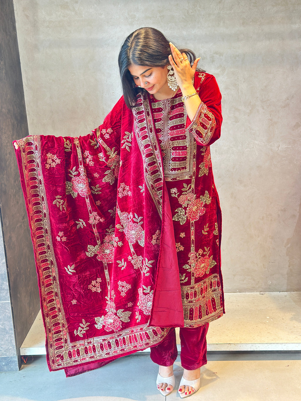 PREMIUM ZARI WORK VELVET SUIT