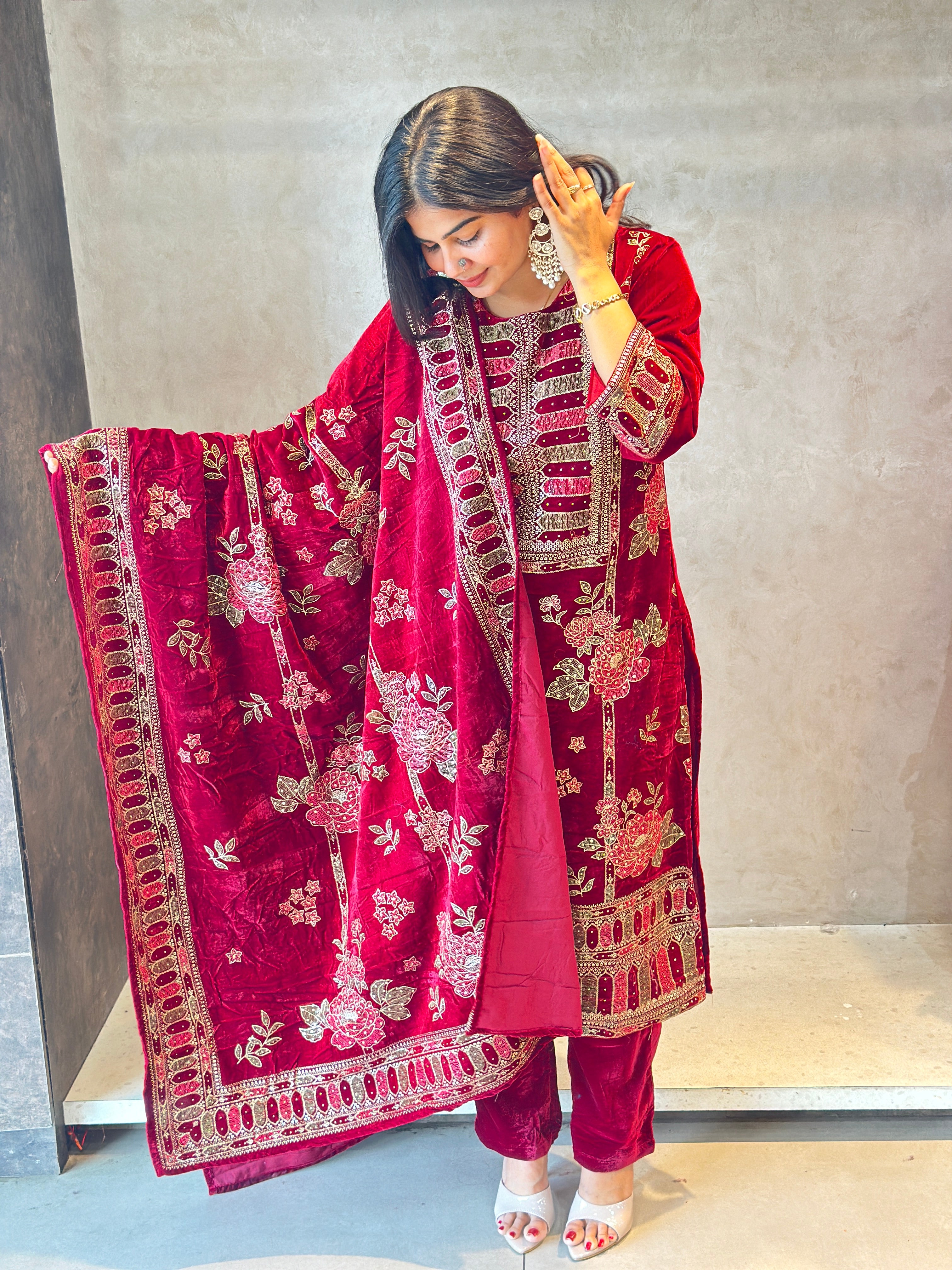 PREMIUM ZARI WORK VELVET SUIT