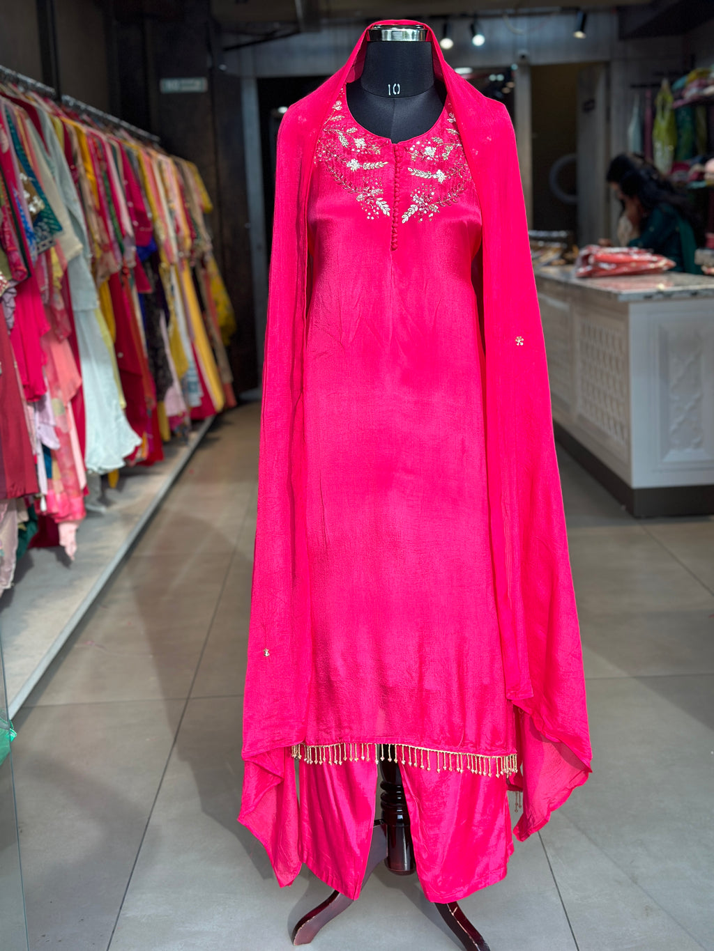 A LINE HANDWORK SUIT SET