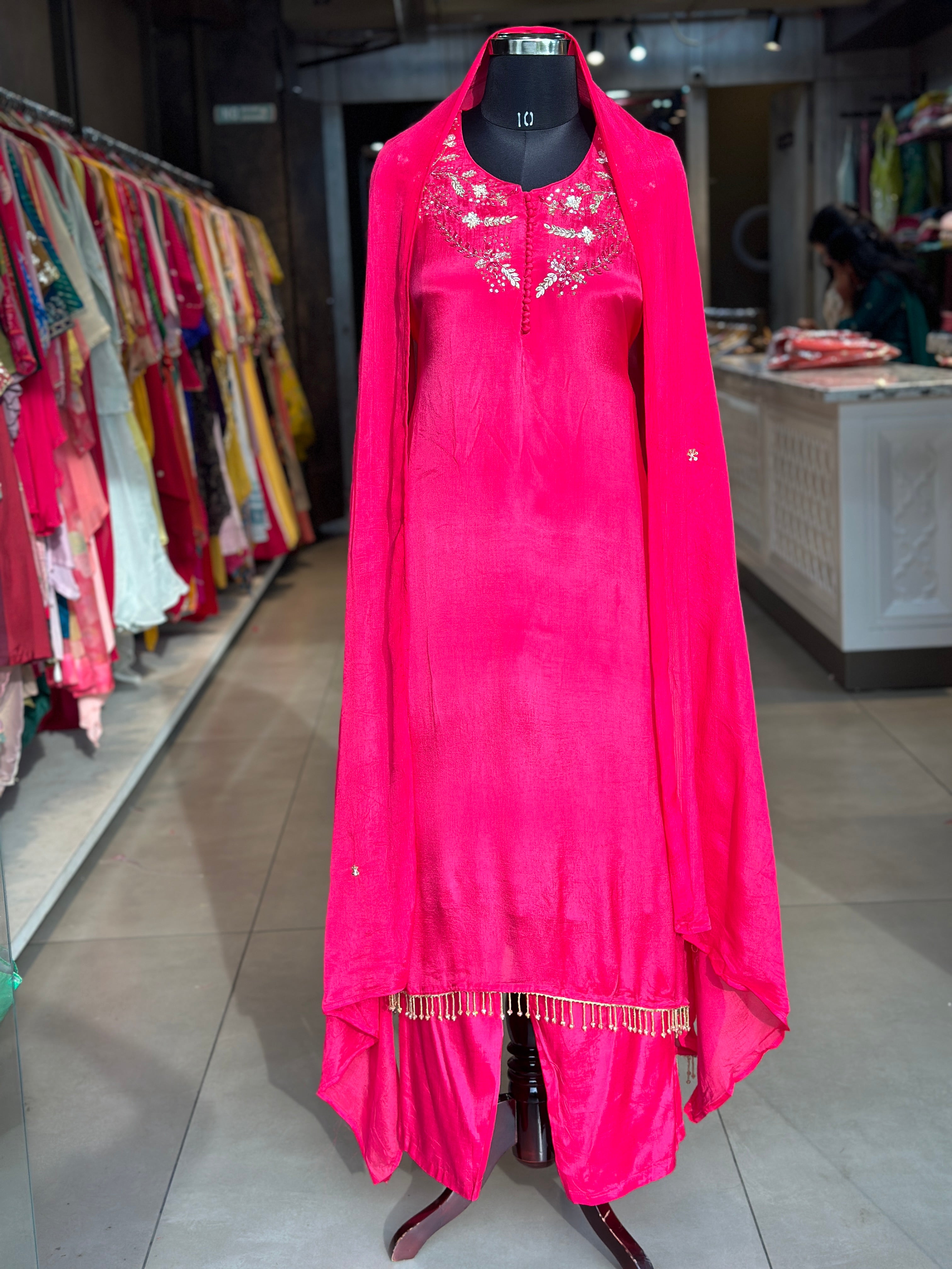 A LINE HANDWORK SUIT SET