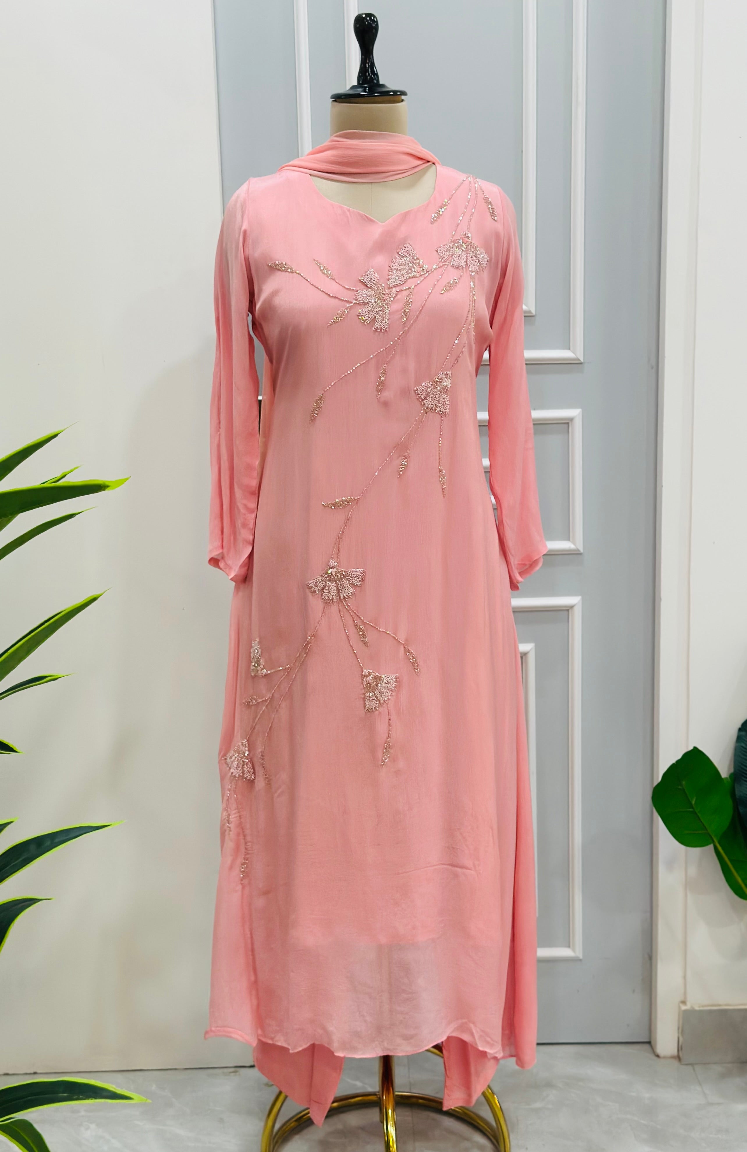 Most Elegance Handwork Suit Set