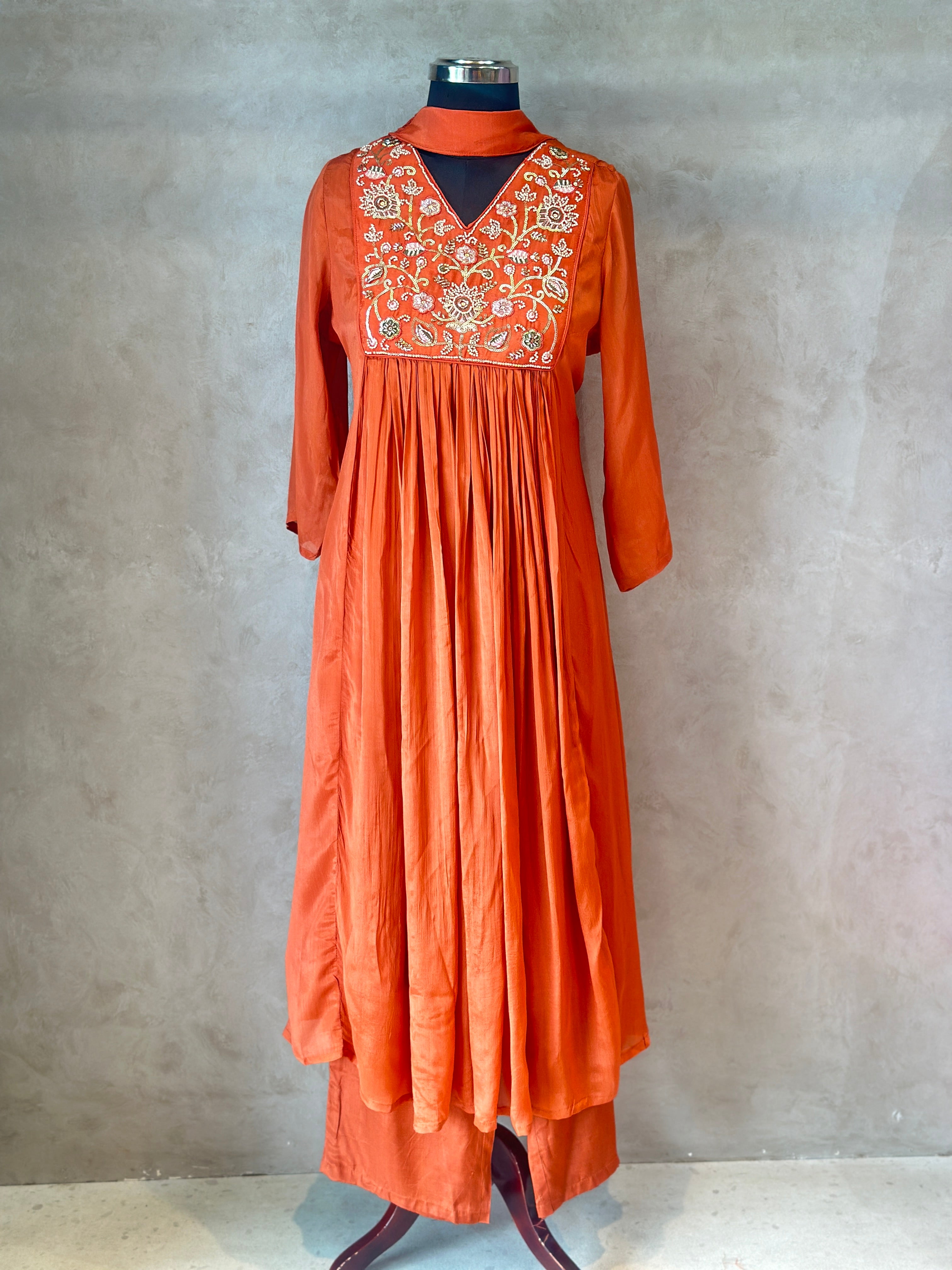PURE CHINON HANDWORK SUIT