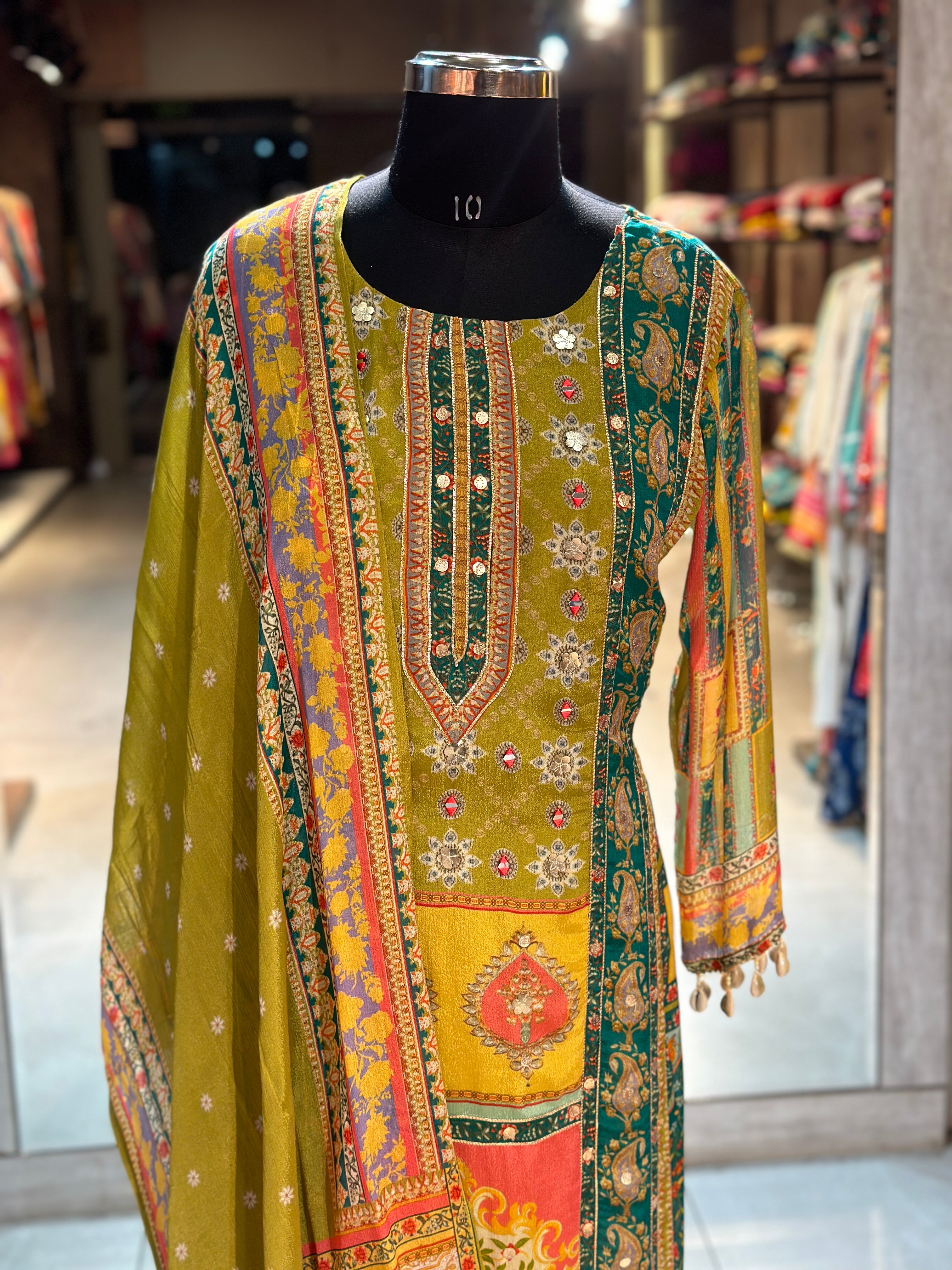 PAKISTANI STYLE SUIT SET