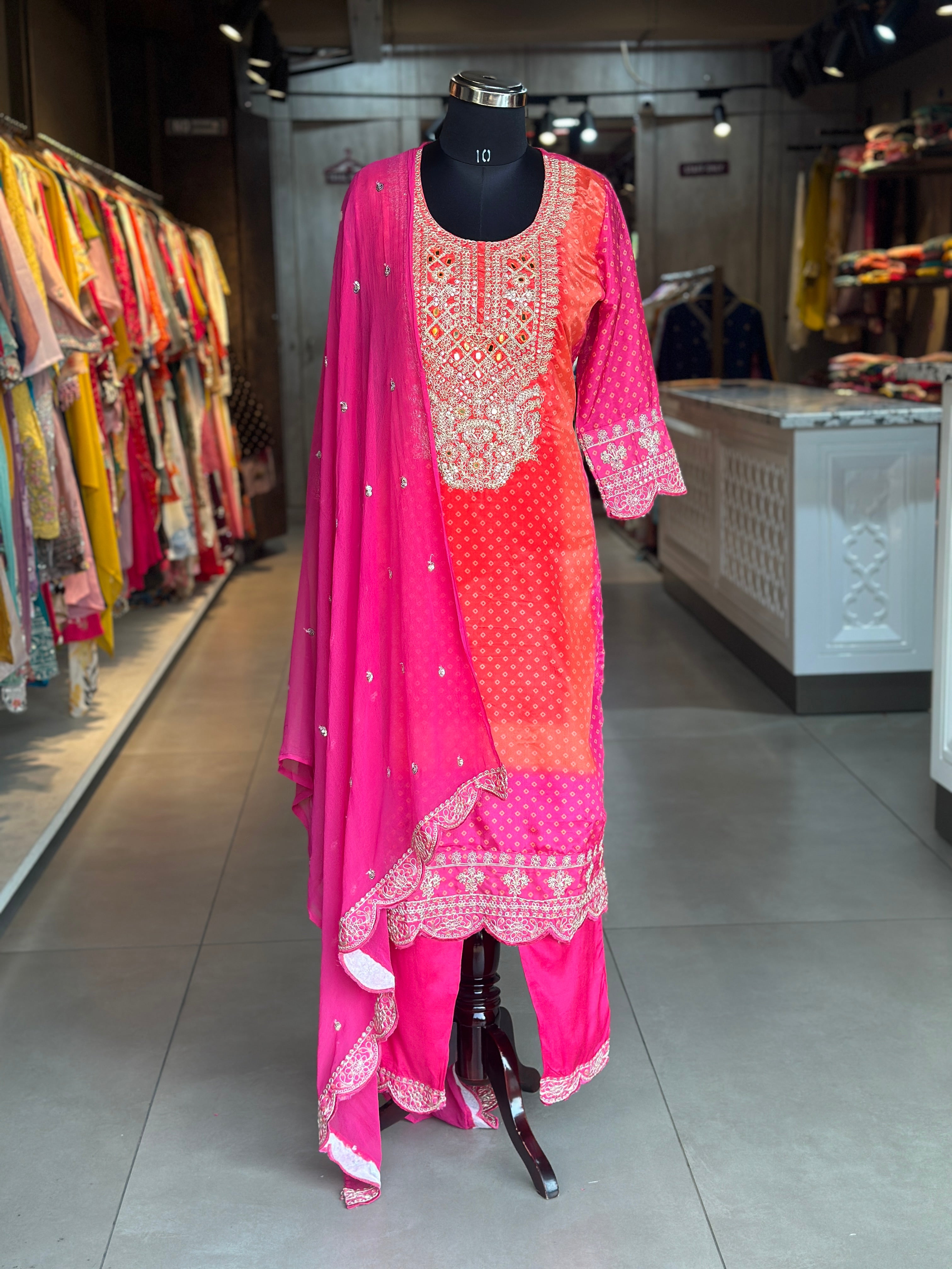 STRAIGHT BHANDEJ SUIT SET