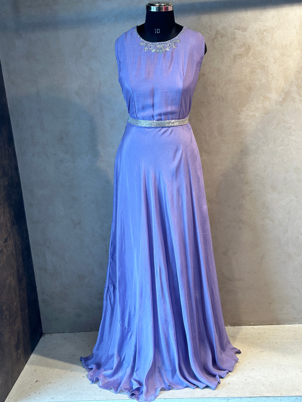 GOWN IN INDOWESTERN