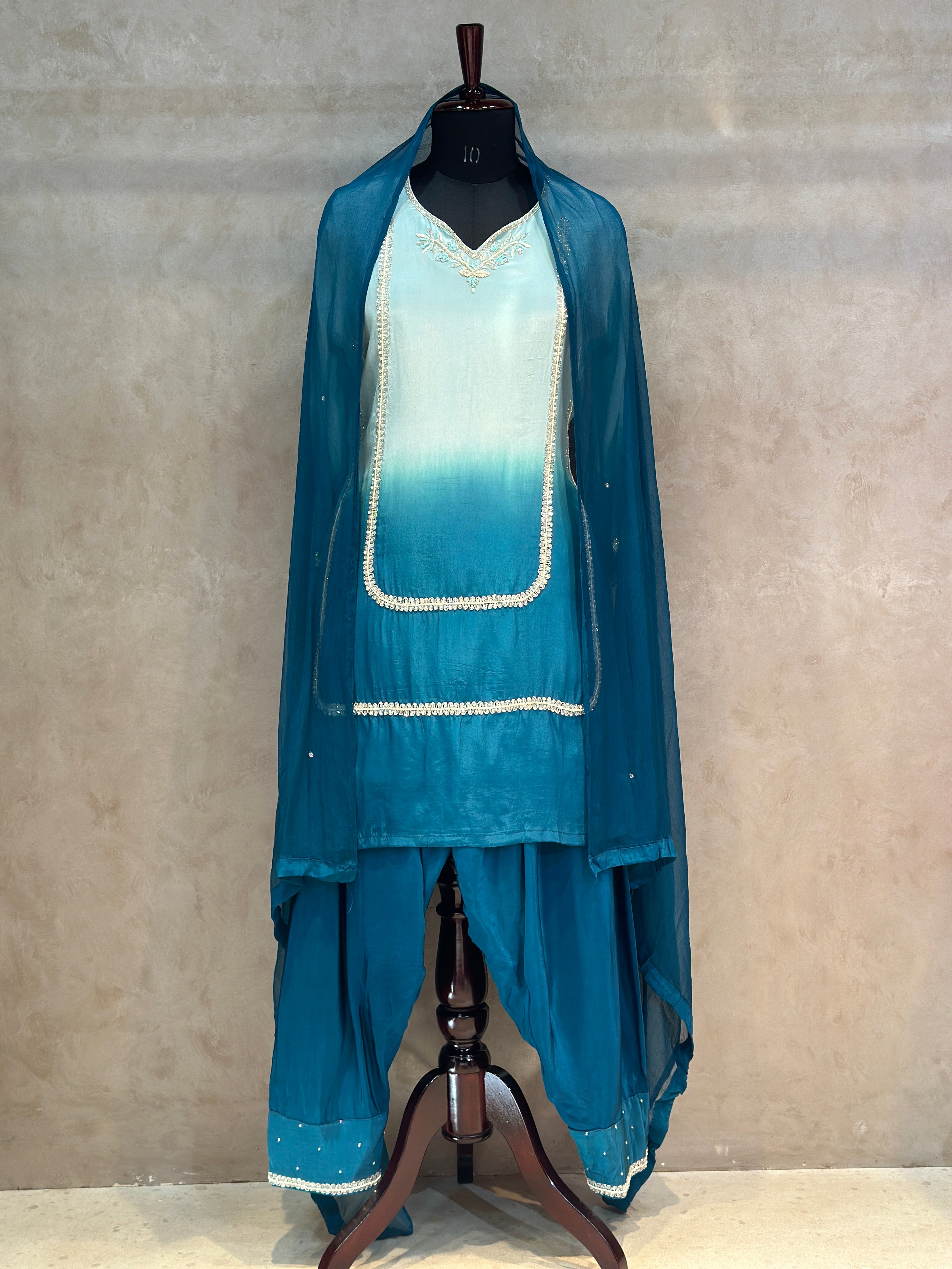 BEAUTIFUL HANDWORK SUIT SET