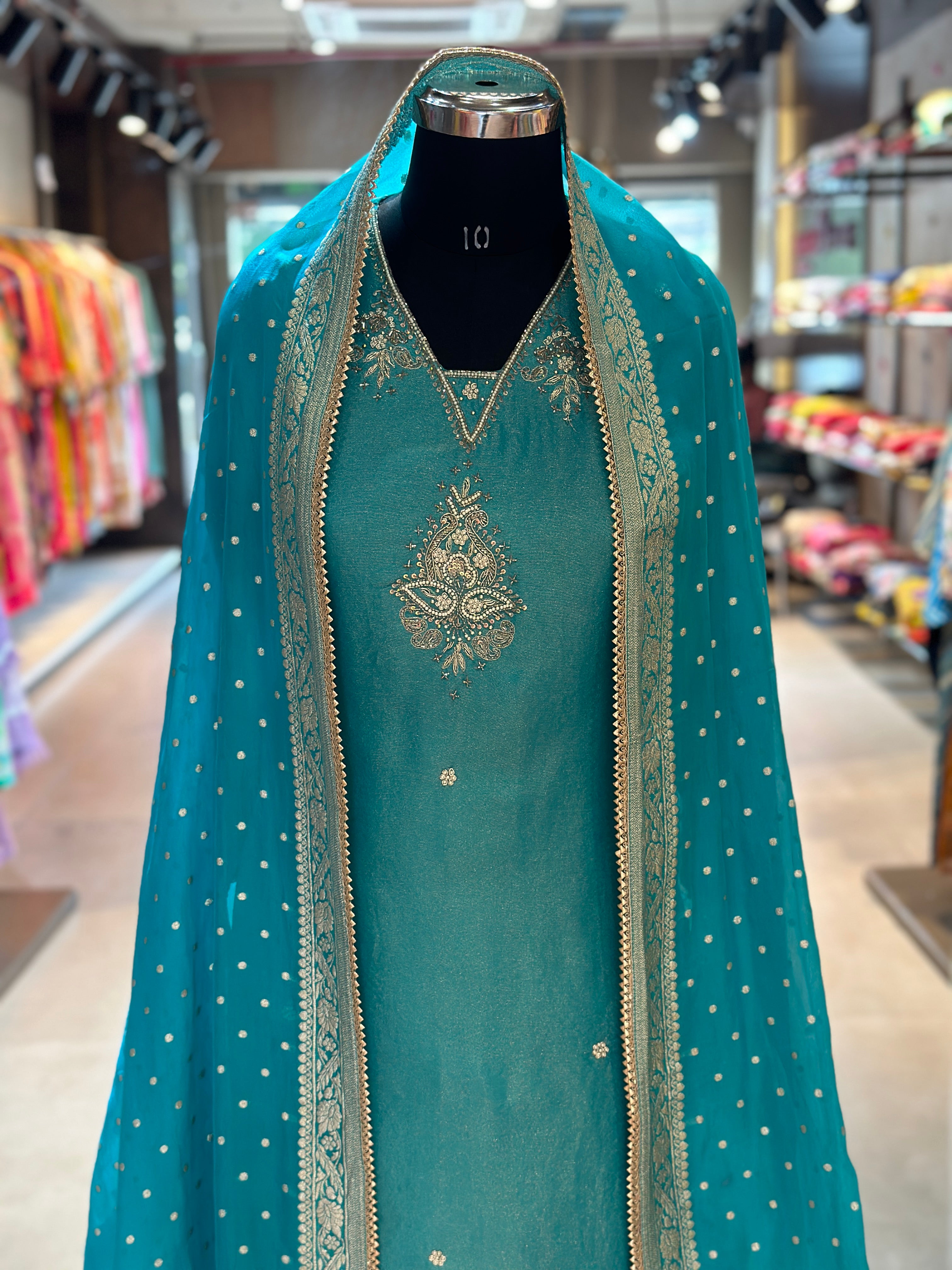 PURE TISSUE HANDWORK SUIT SET