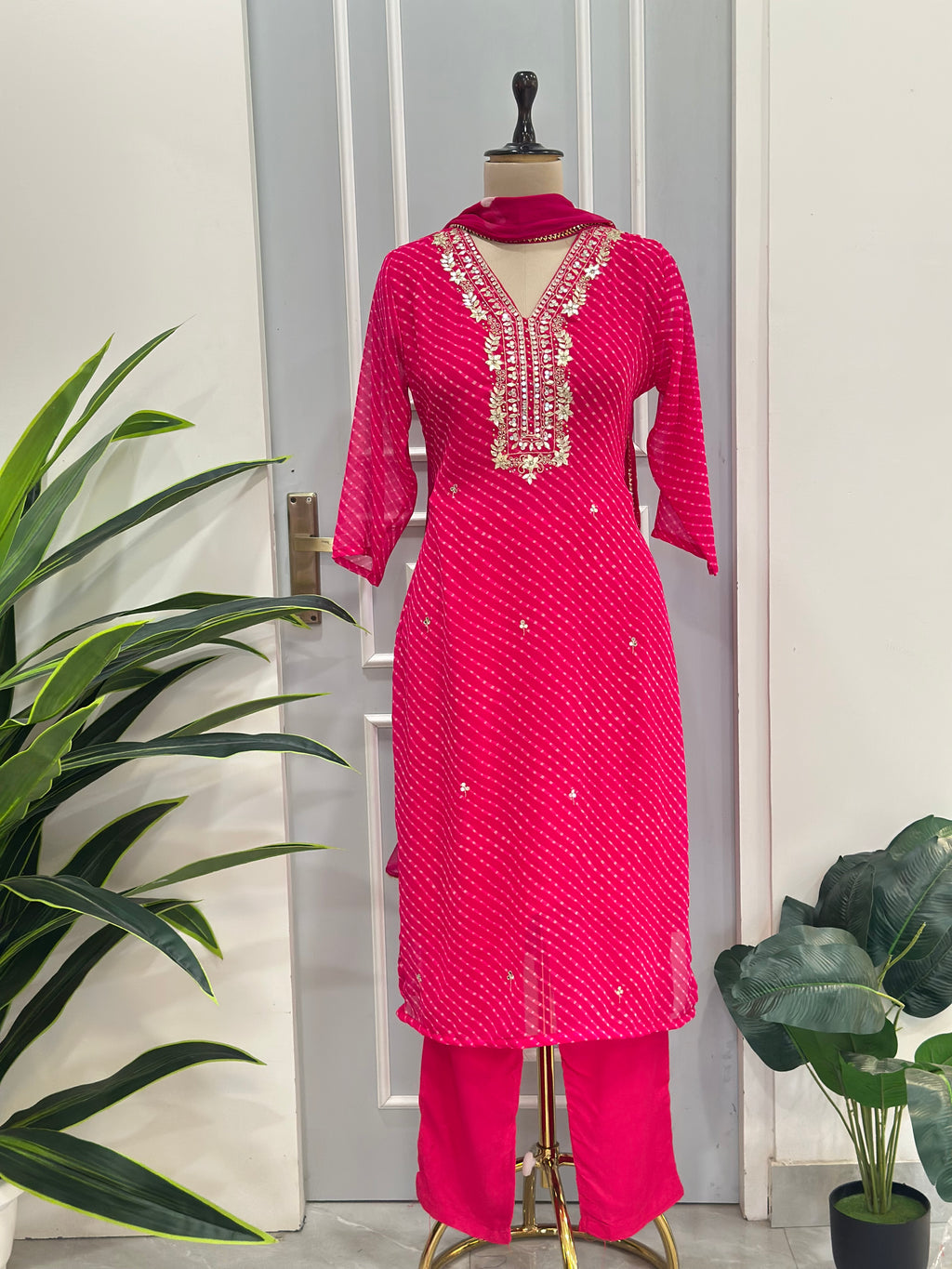 🌸Elegant Leheriya Handwork Kurta Pant Dupatta Set🌸