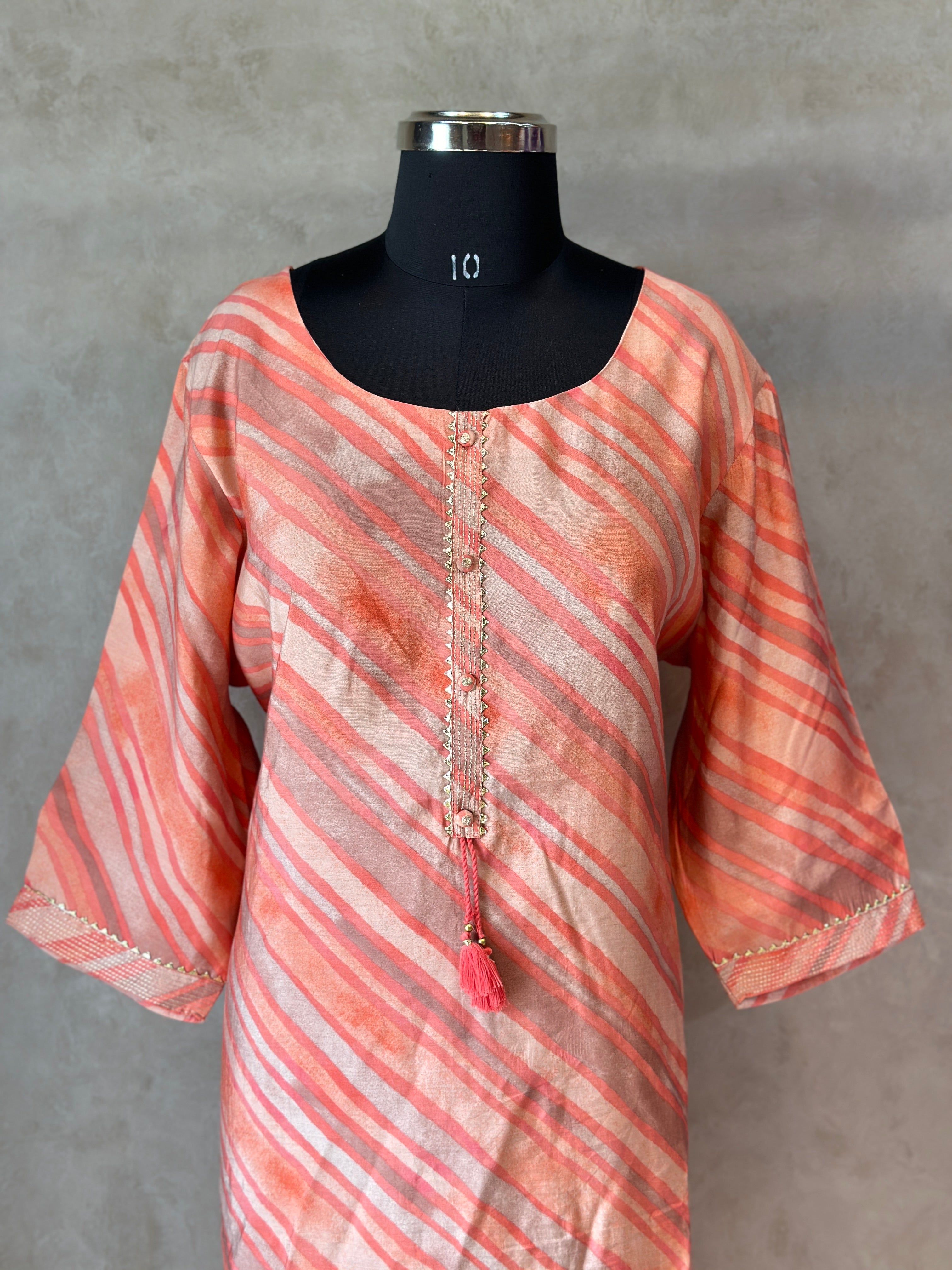 BEAUTIFUL KURTI IN LAHARIYA