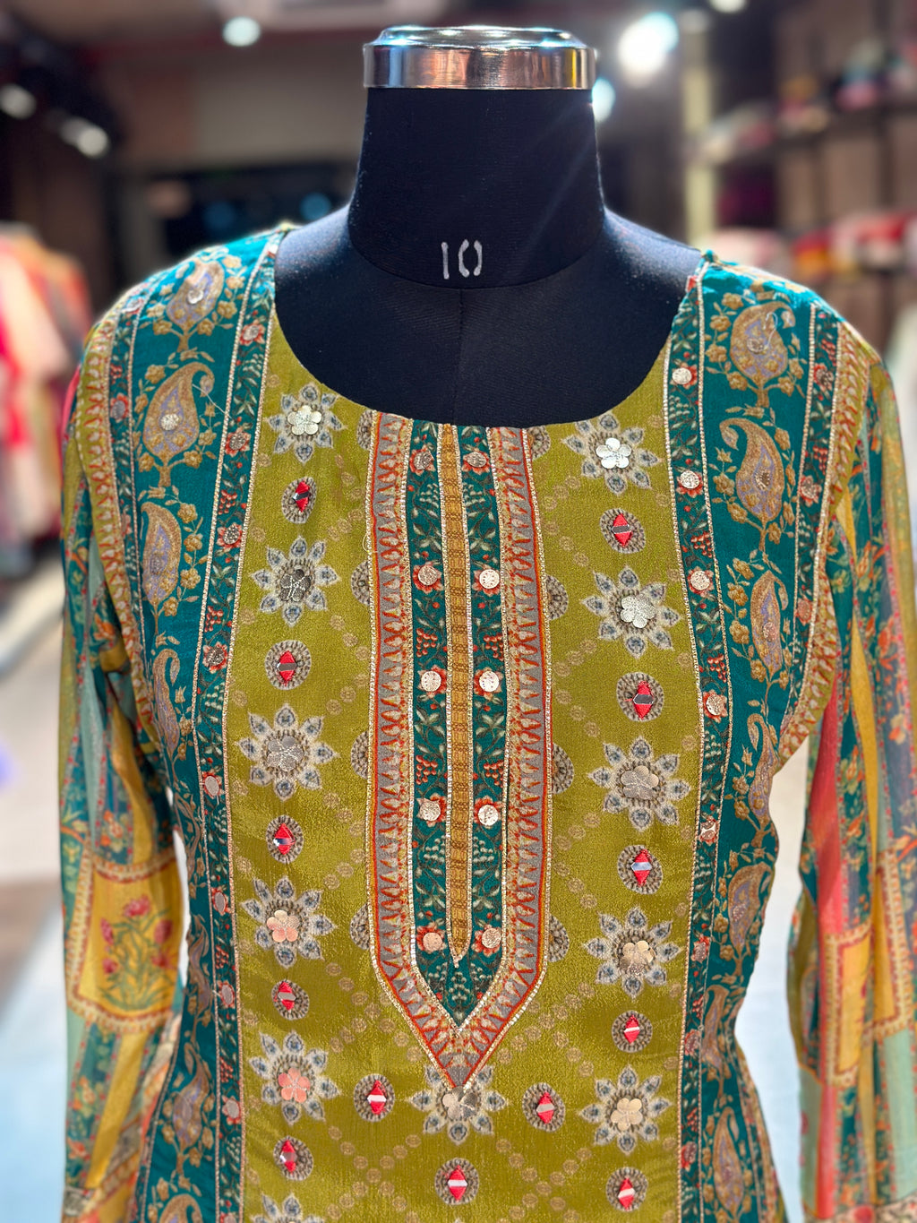 PAKISTANI STYLE SUIT SET
