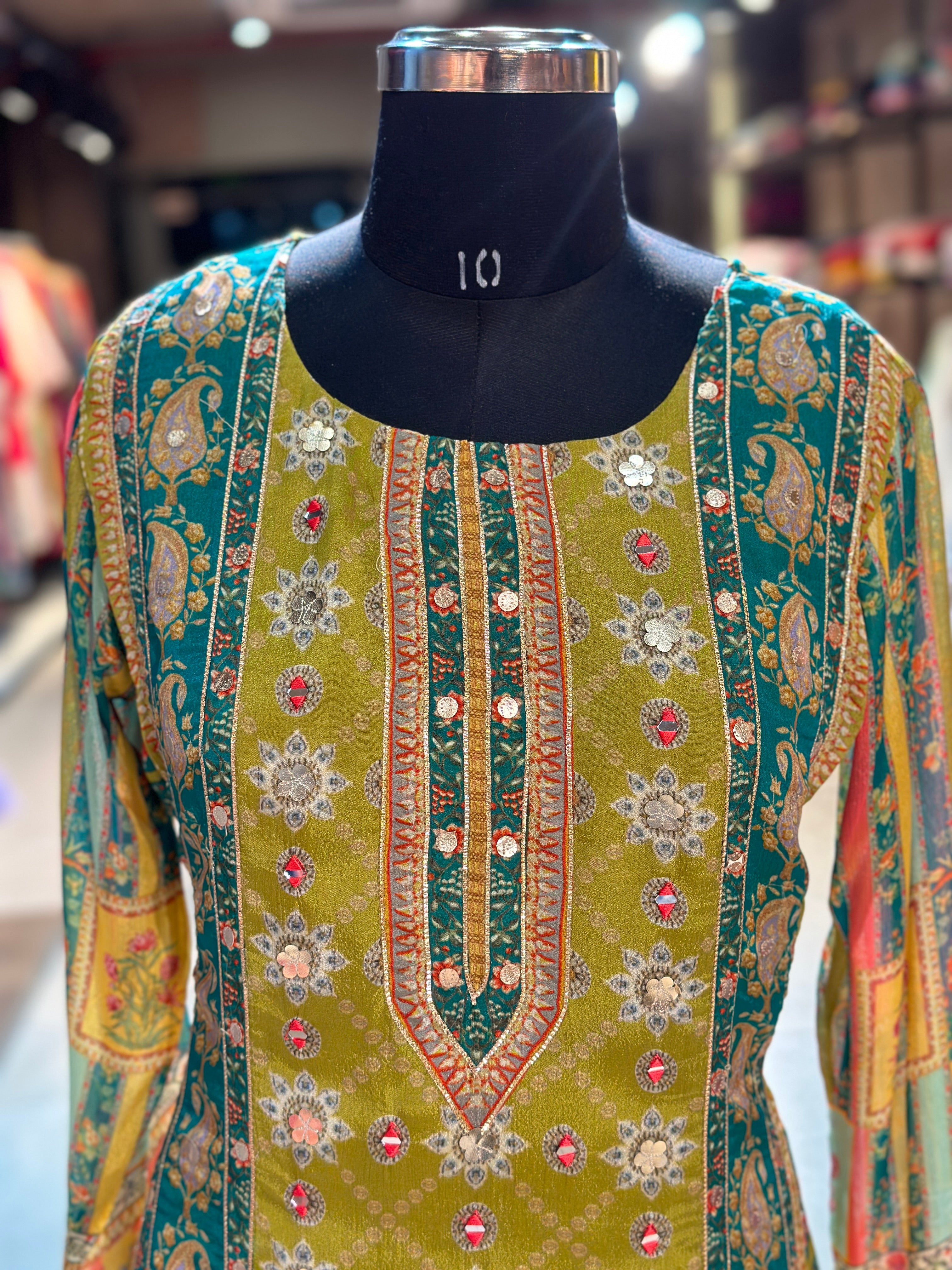 PAKISTANI STYLE SUIT SET