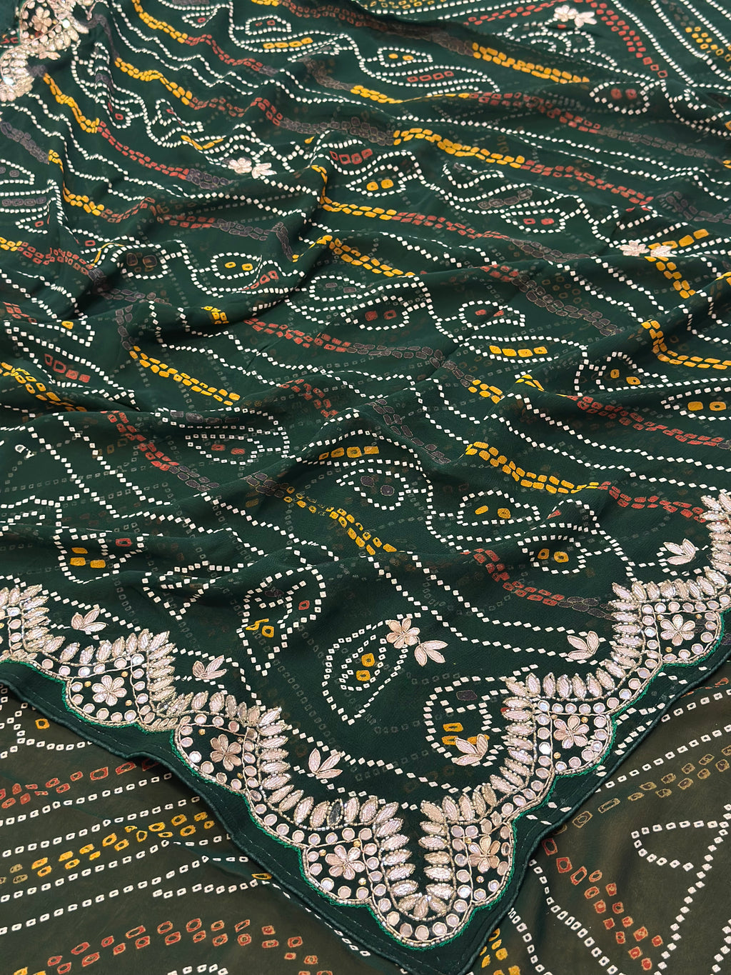 👑 Rajwadi Bandhej Saree with Gotapatti Detailing👑