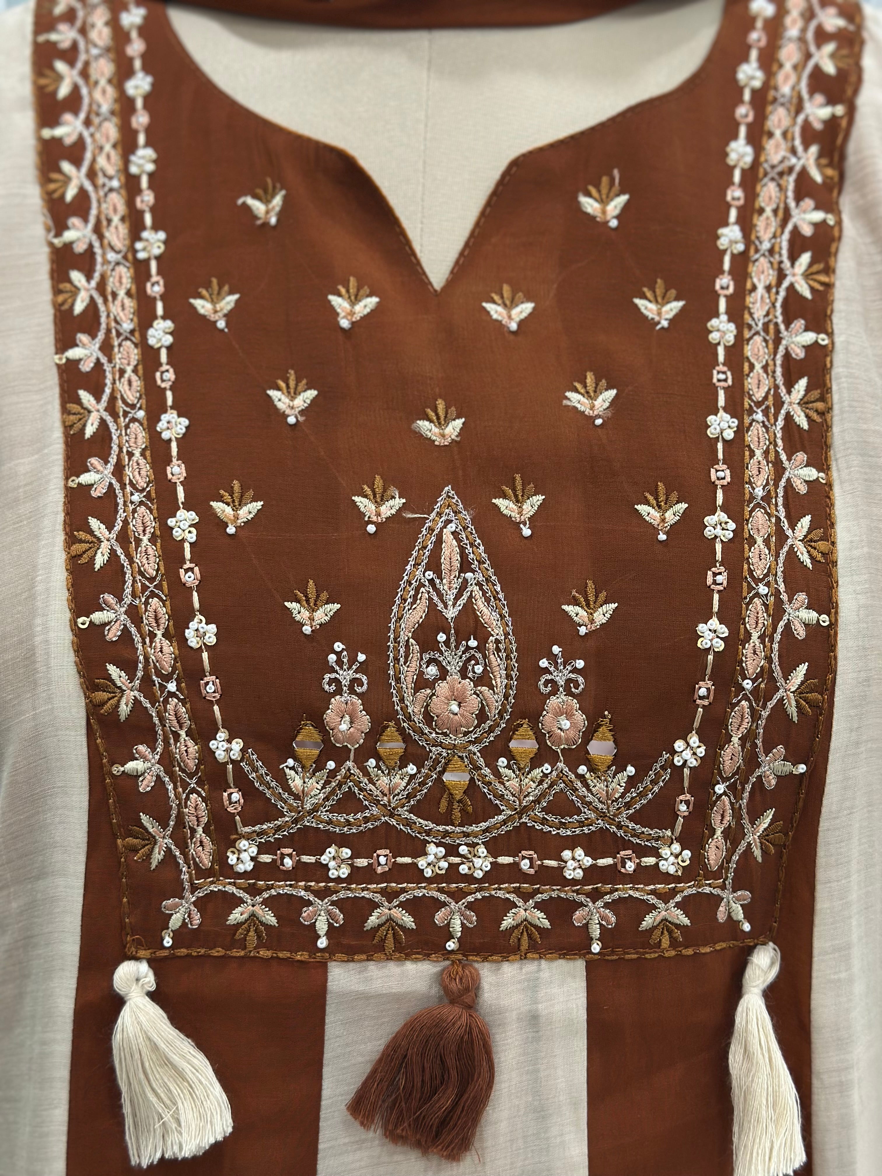 Elegant Embroidered Three-Piece Suit Set
