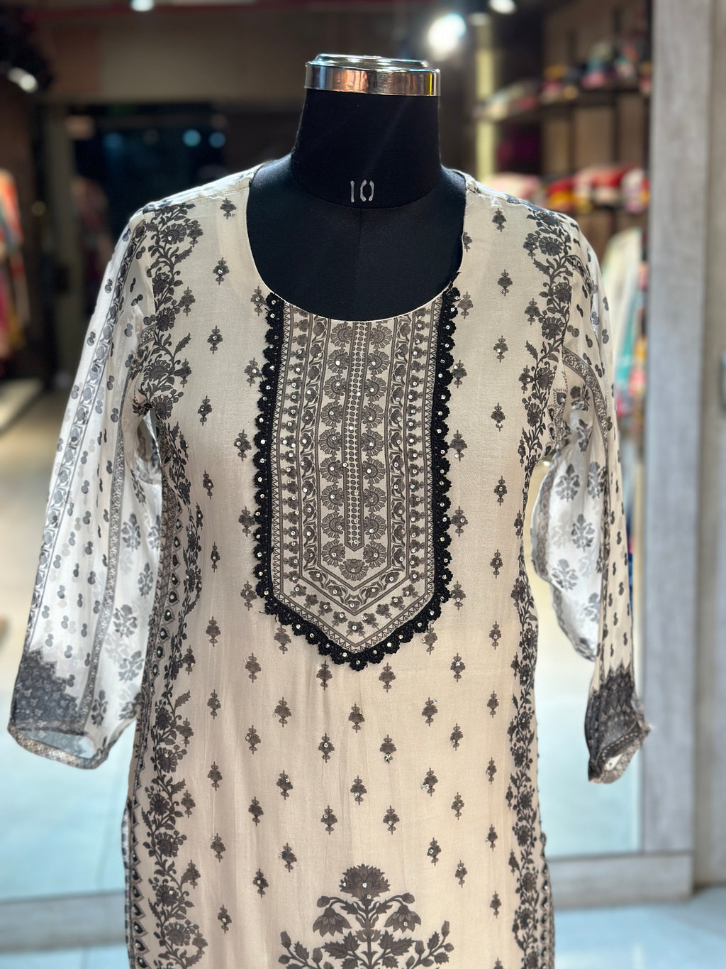 PAKISTANI STYLE SUIT SET