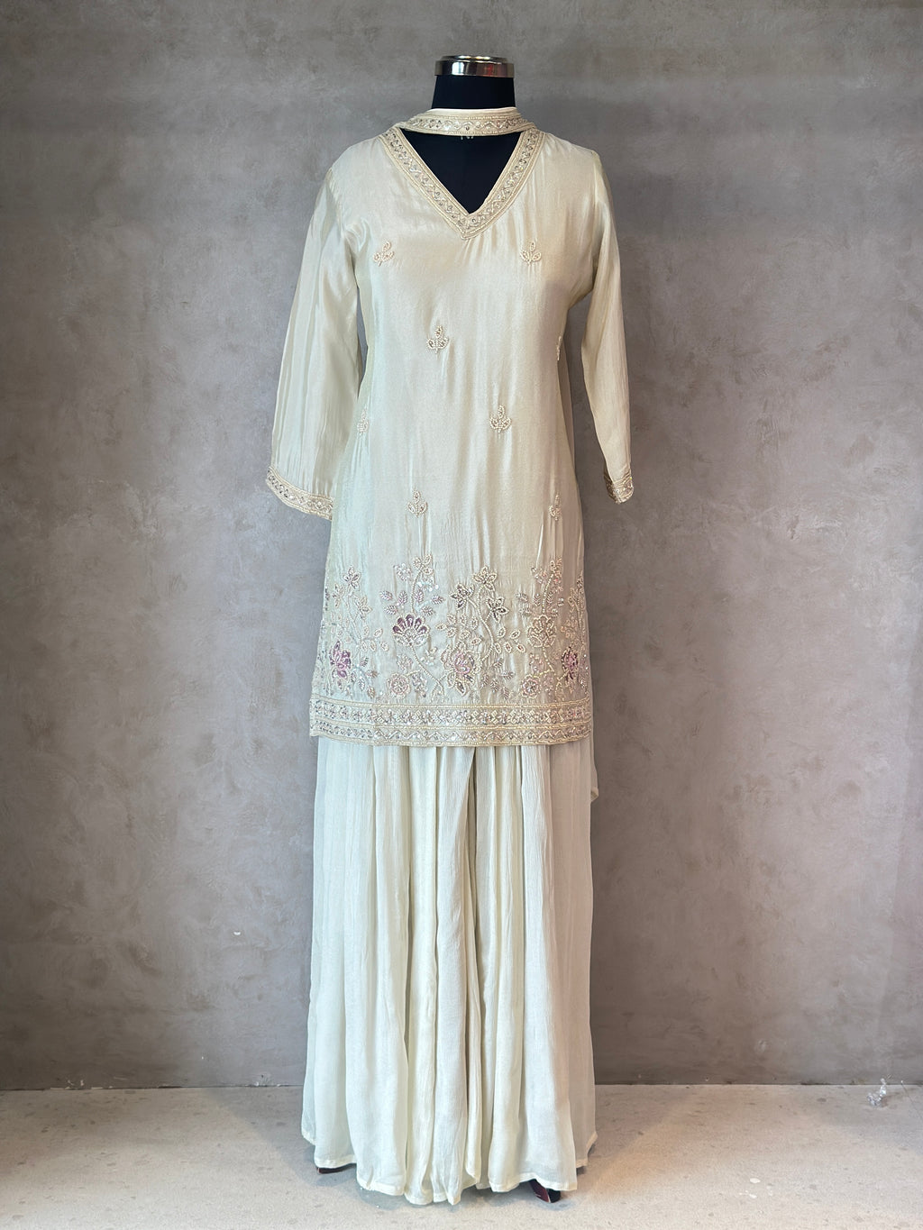 BEAUTIFUL HANDWORK PLAZO SET