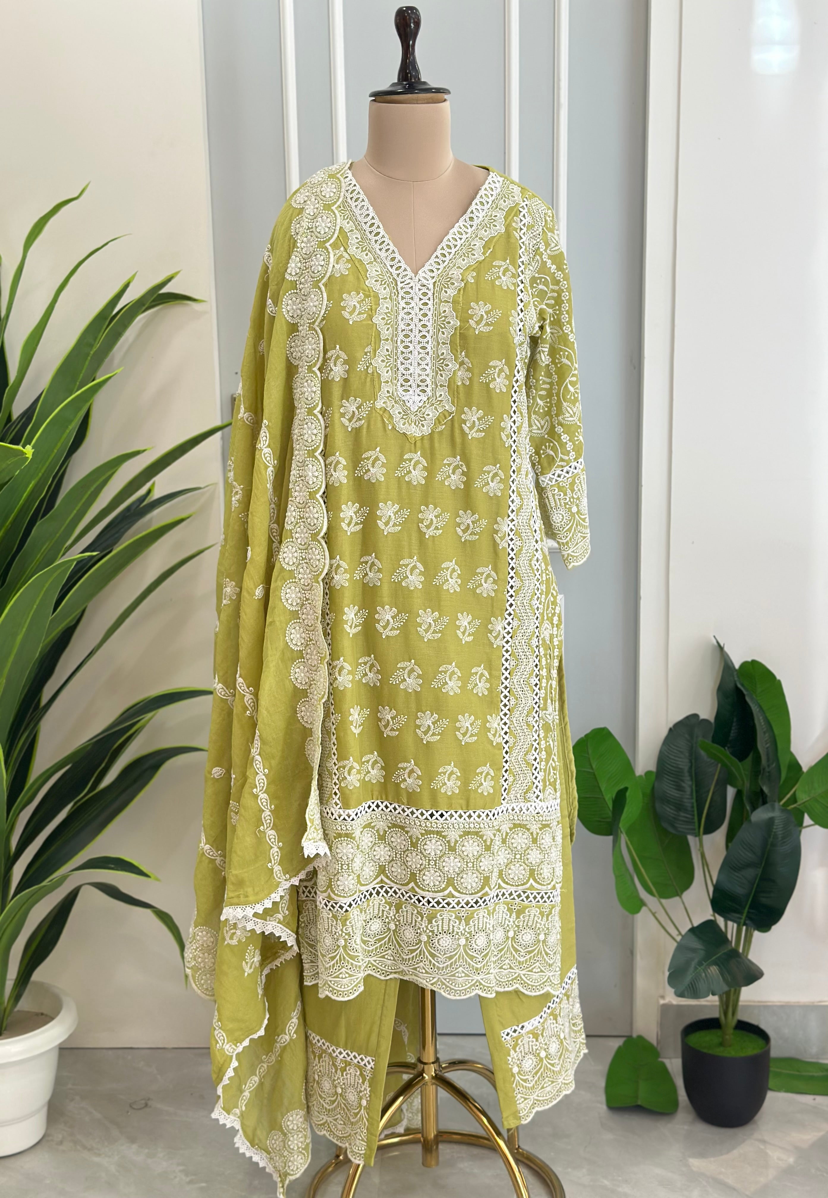 Pure Mul Cotton Suit Set In Chikankari Work