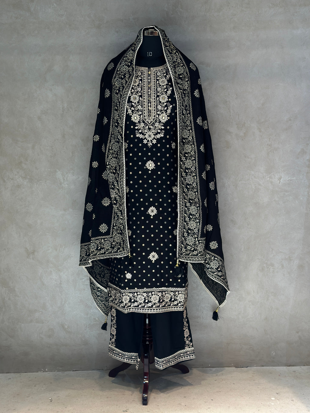 EMBROIDERED SUIT SET