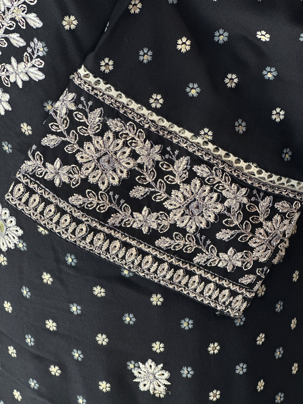 EMBROIDERED SUIT SET