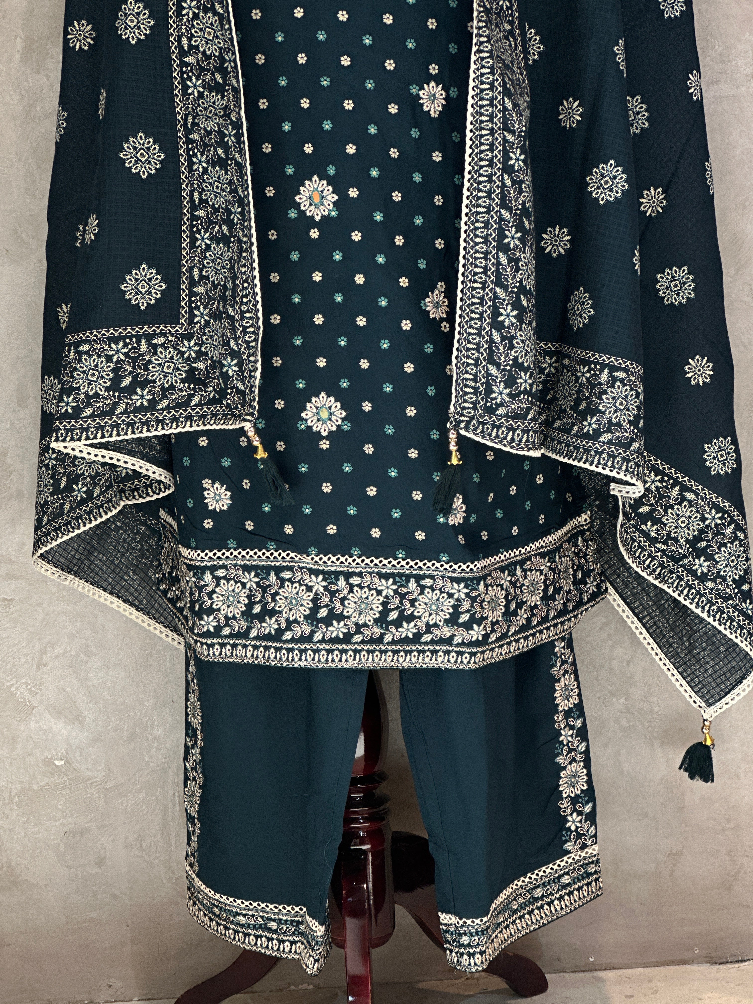 EMBROIDERED SUIT SET