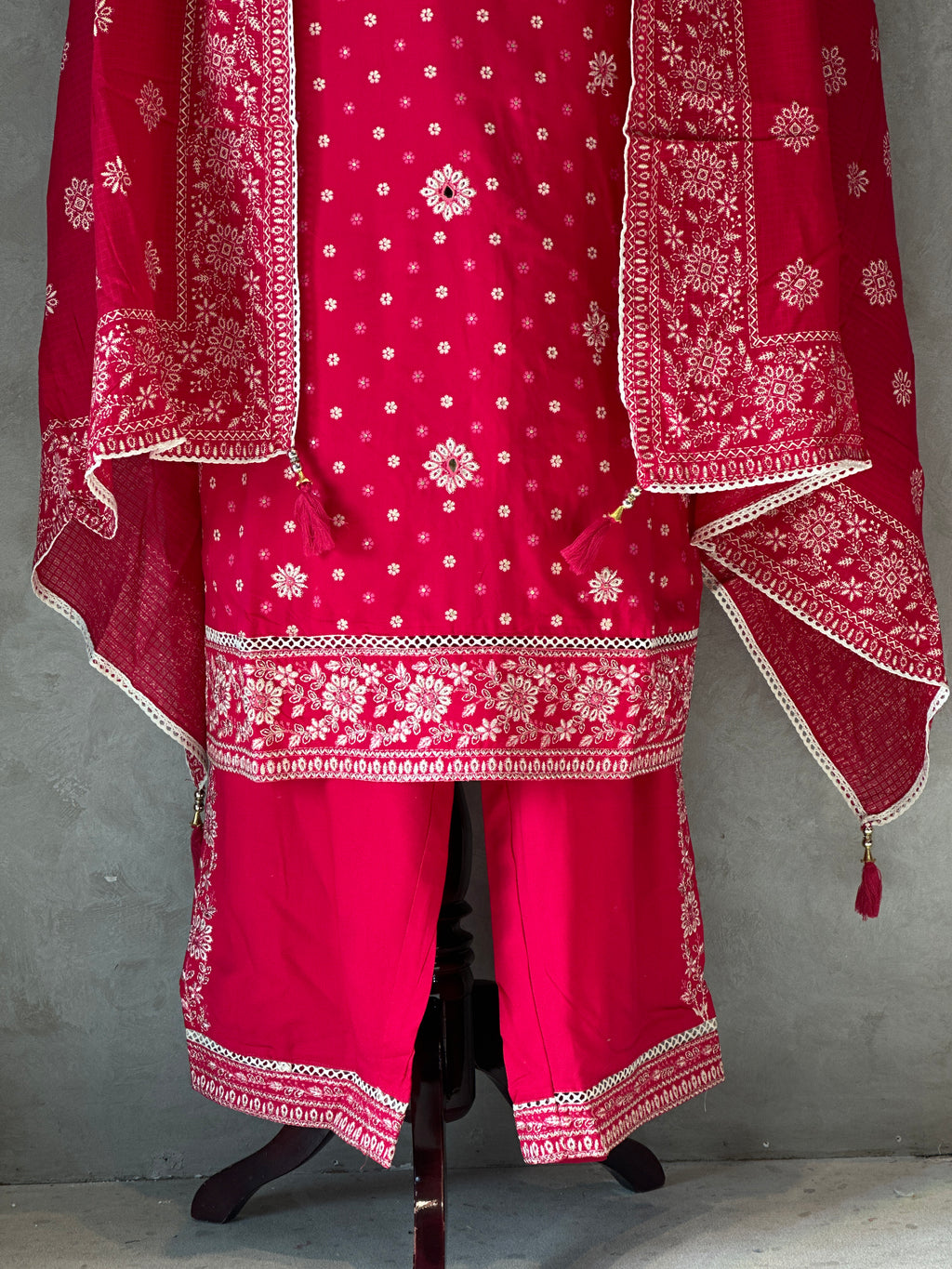 EMBROIDERED SUIT SET