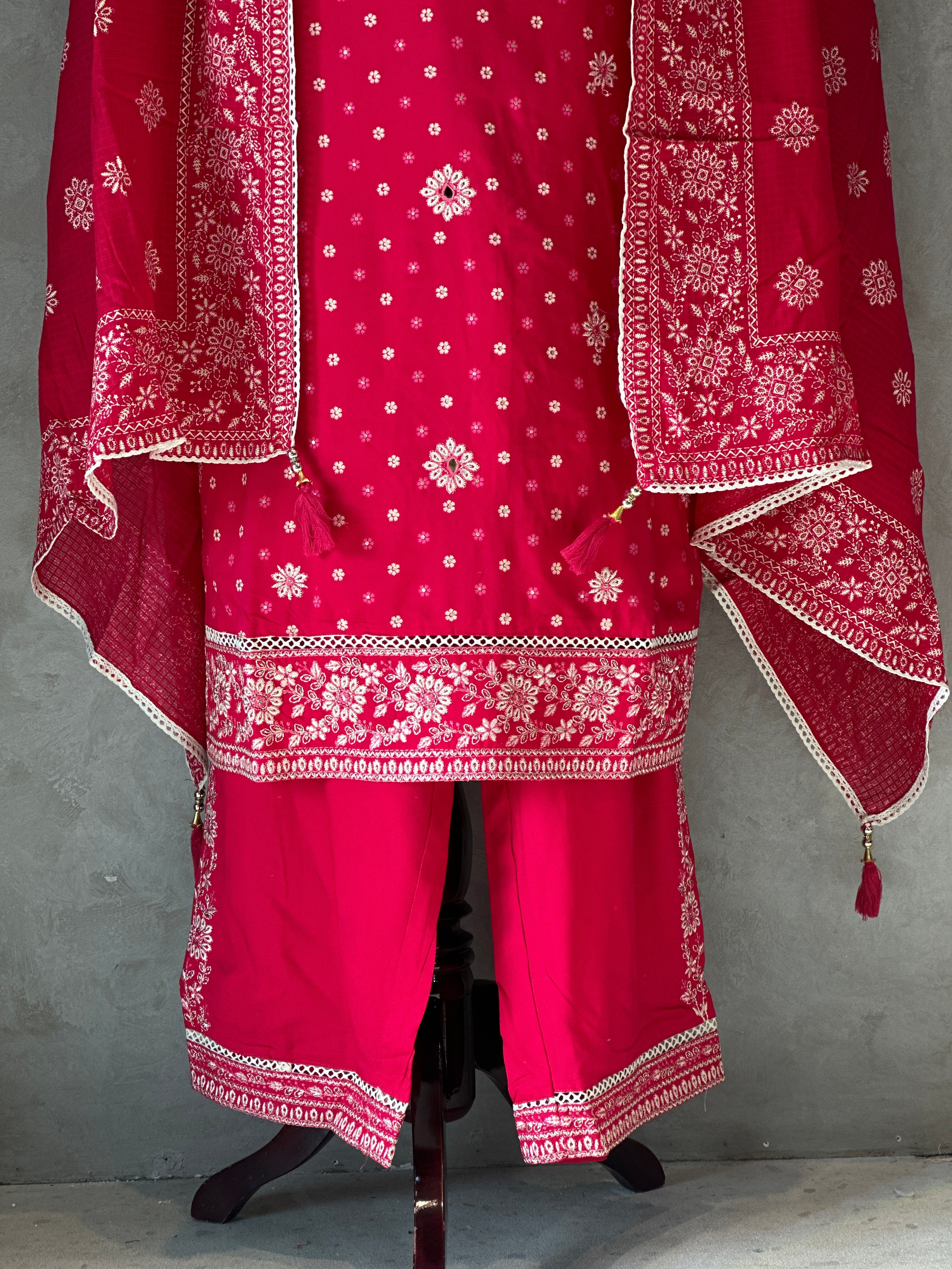 EMBROIDERED SUIT SET