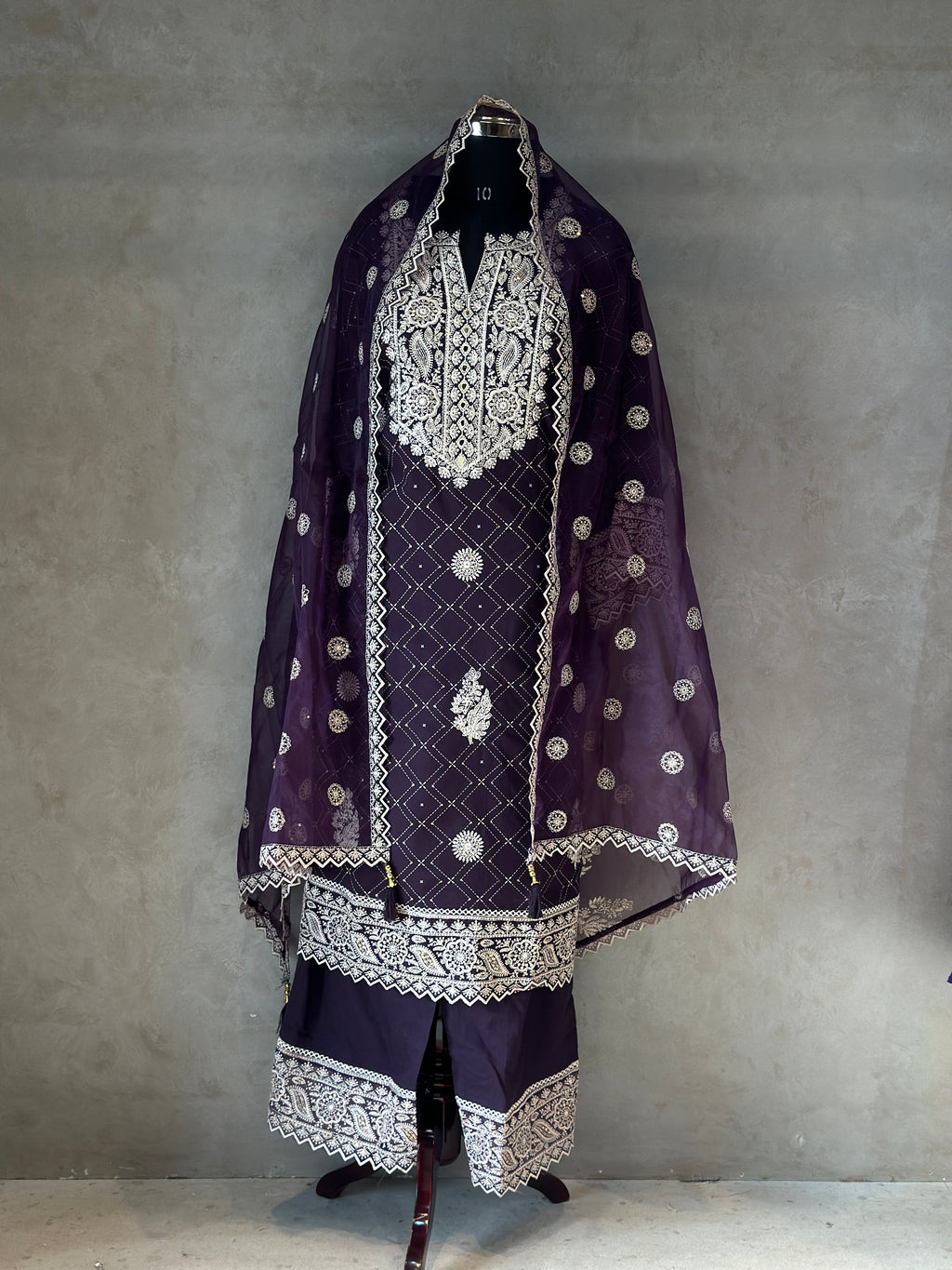 EMBROIDERED SUIT SET