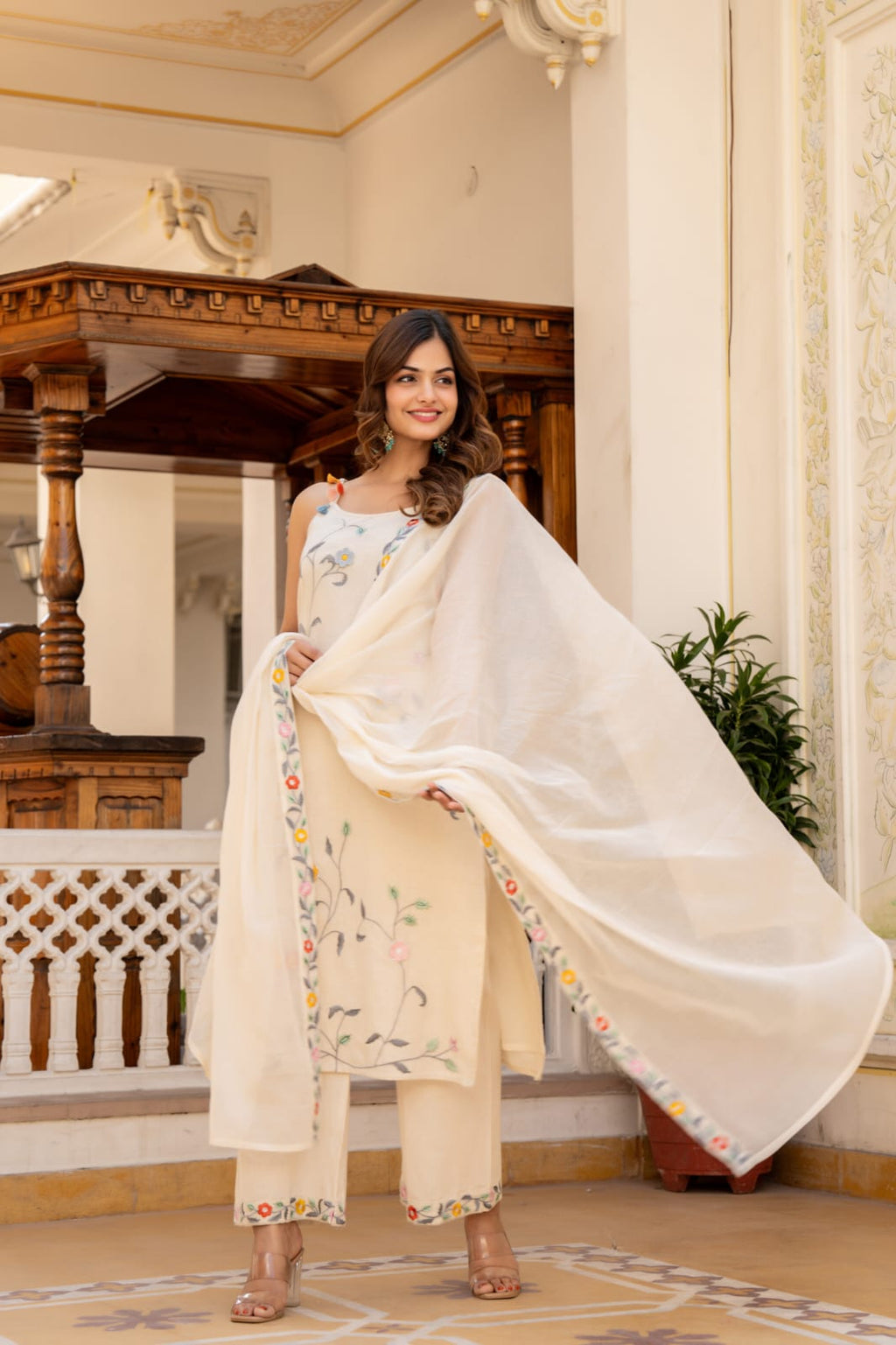 BEAUTIFUL EMBROIDERED SUIT SET