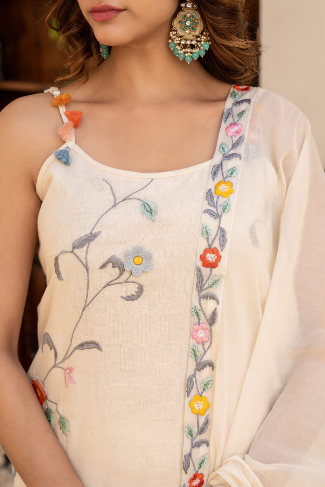 BEAUTIFUL EMBROIDERED SUIT SET