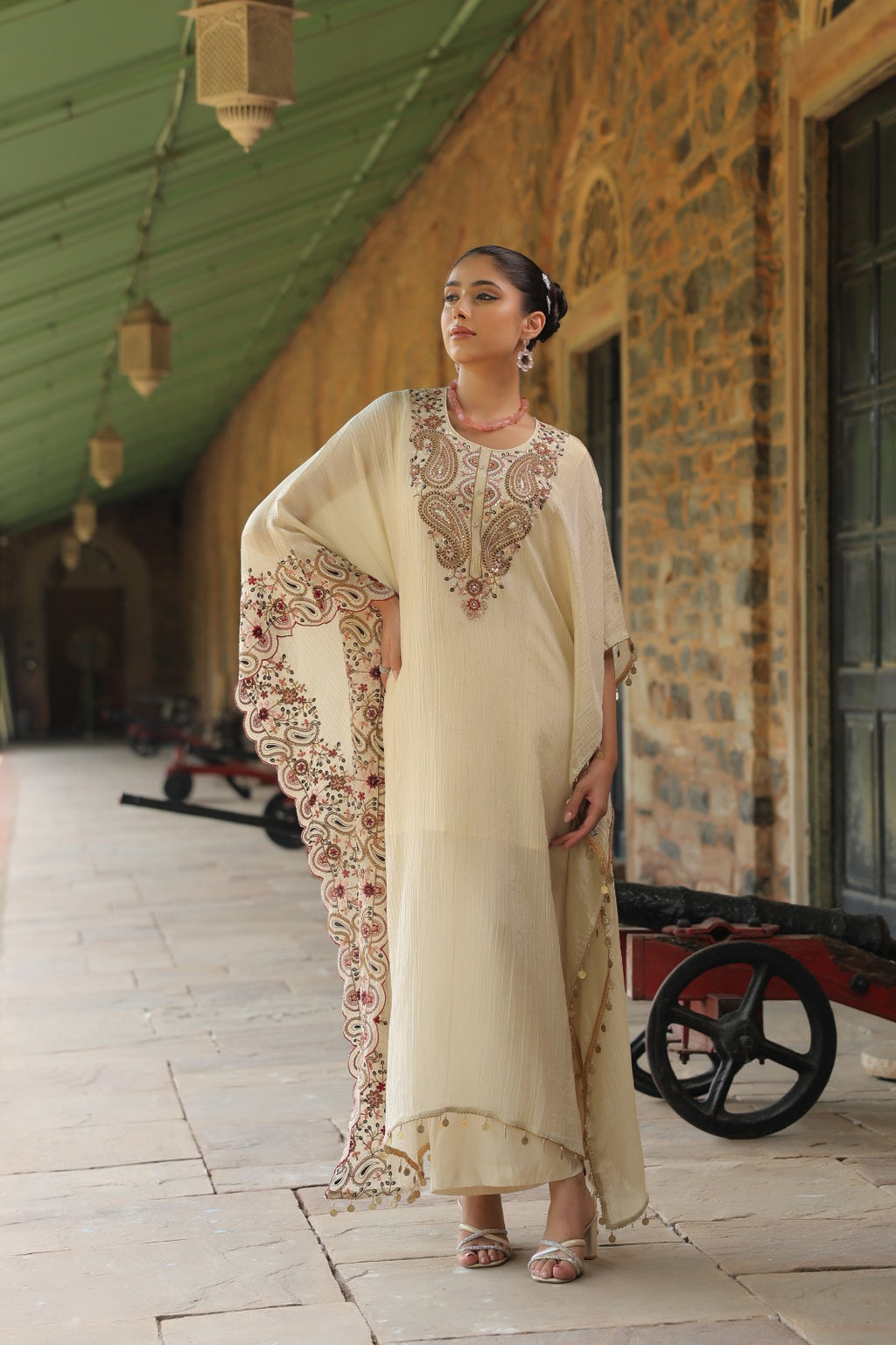 KAFTAN IN HEAVY EMBROIDERY