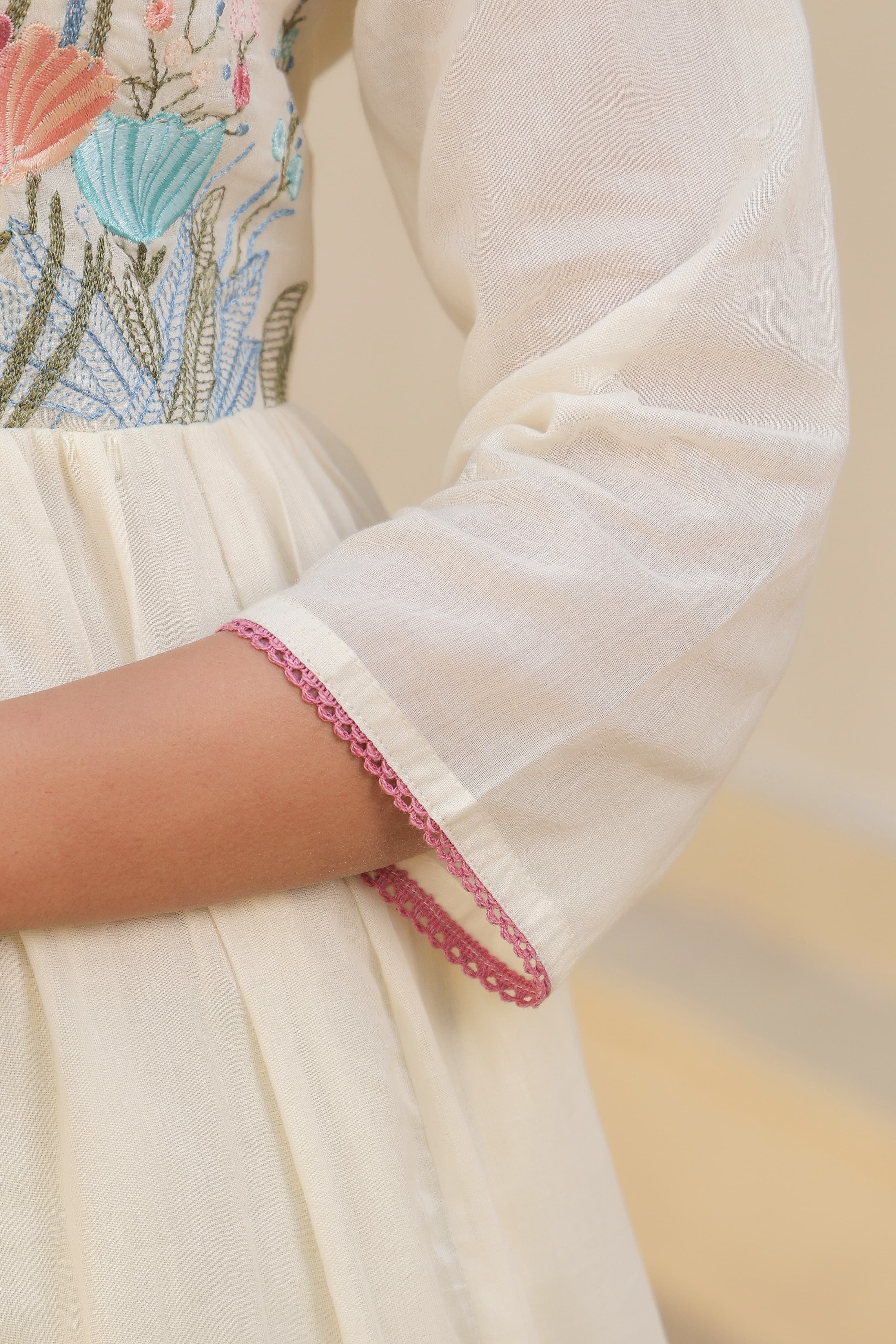 BEAUTIFUL EMBROIDERED MUL COTTON SUIT SET