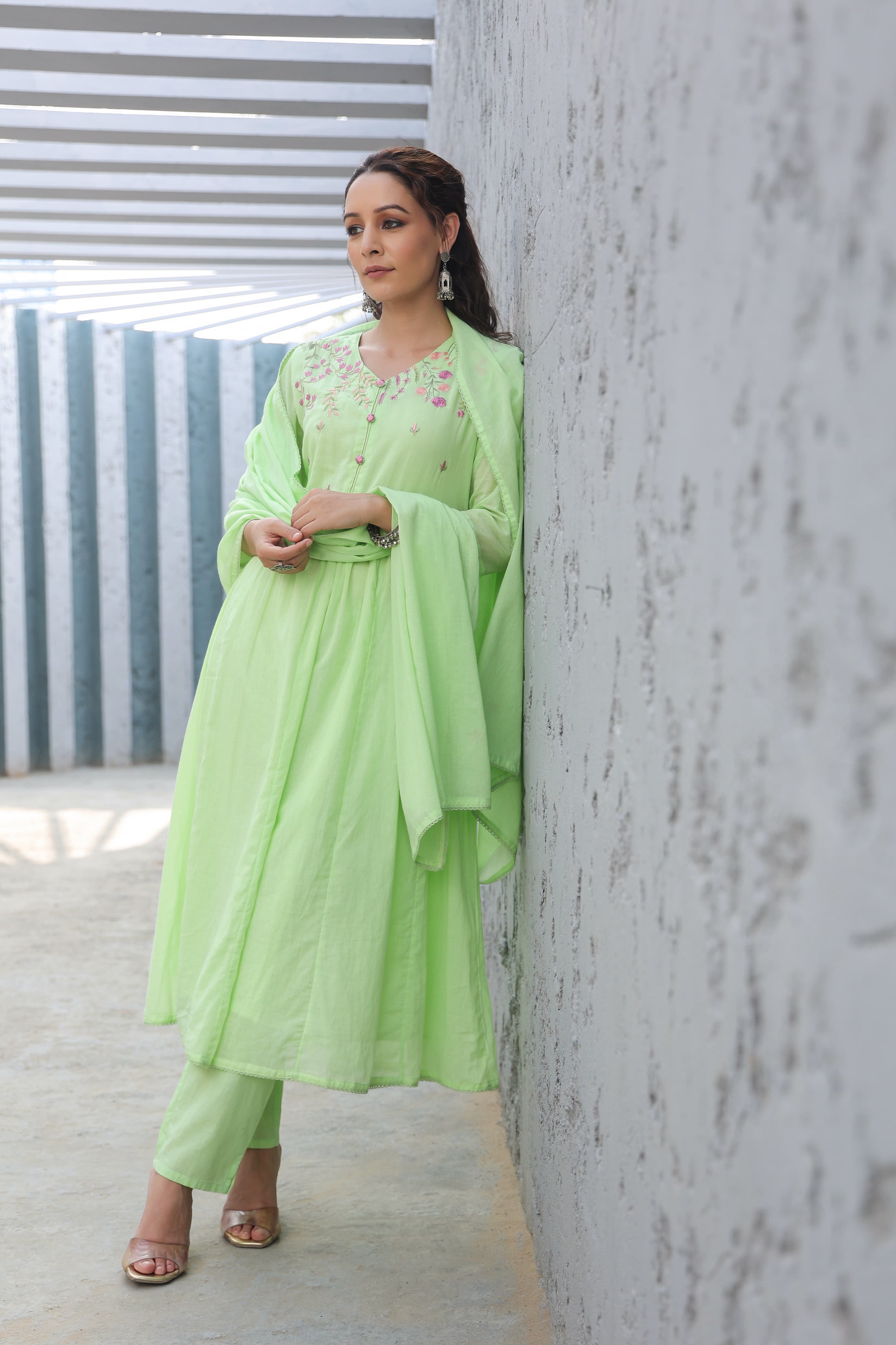 BEAUTIFUL MUL COTTON EMBROIDERED SUIT SET