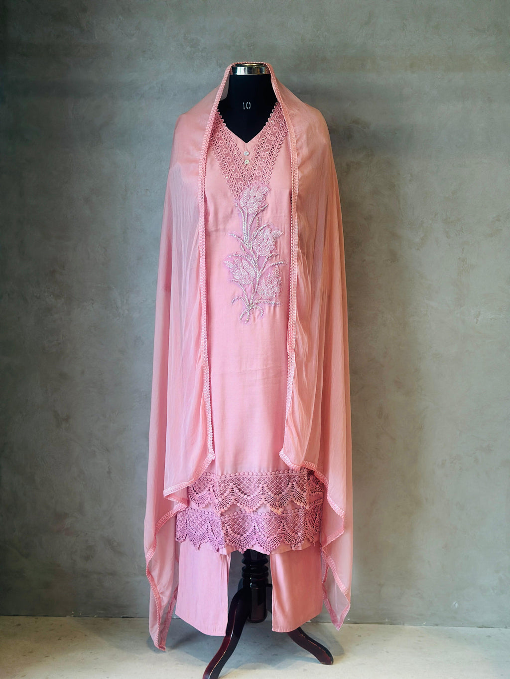 BEAUTIFUL HANDWORK SUIT SET