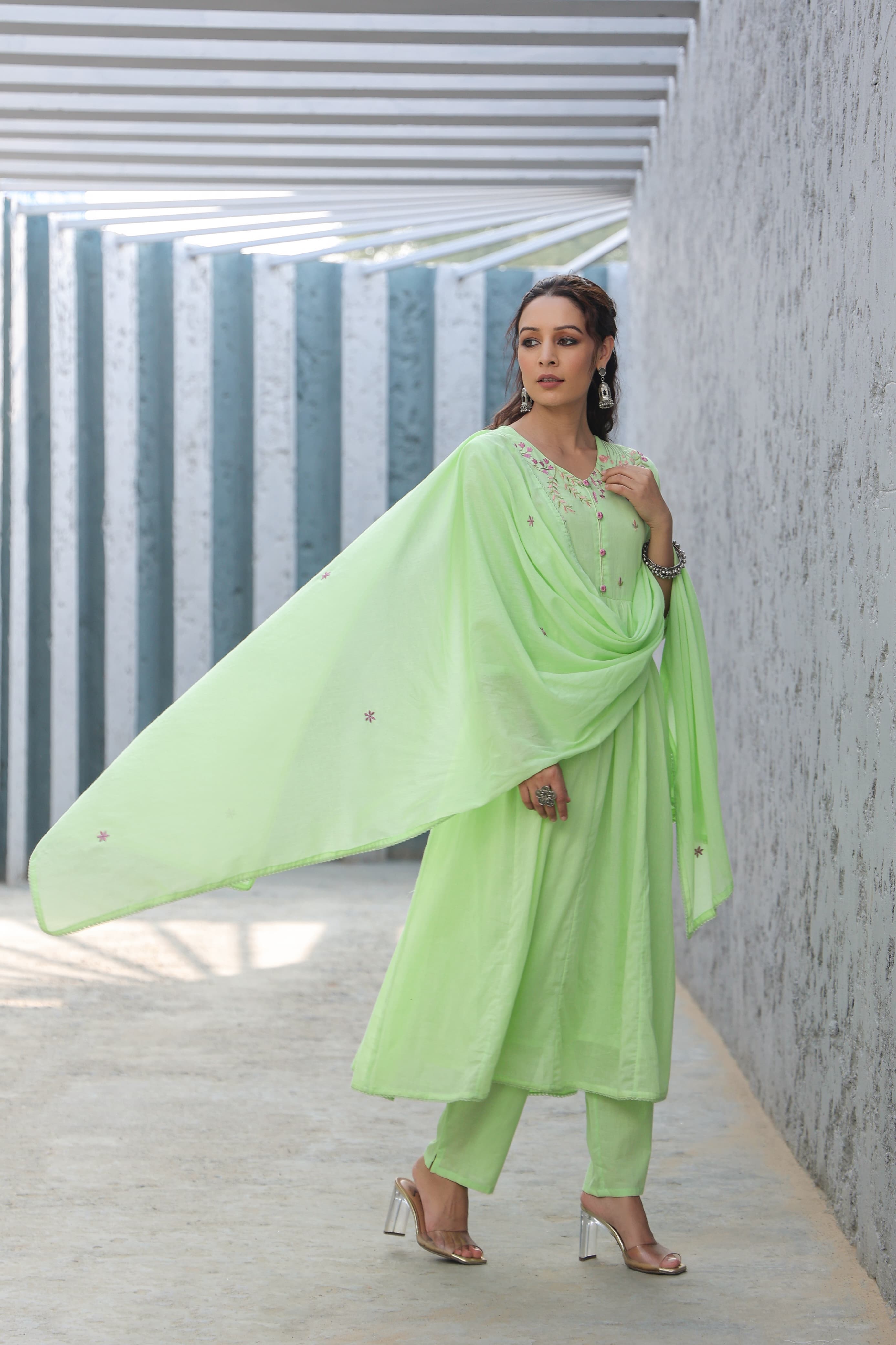 BEAUTIFUL MUL COTTON EMBROIDERED SUIT SET