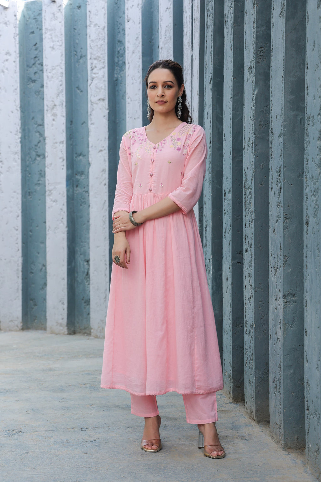 BEAUTIFUL MUL COTTON EMBROIDERED SUIT SET