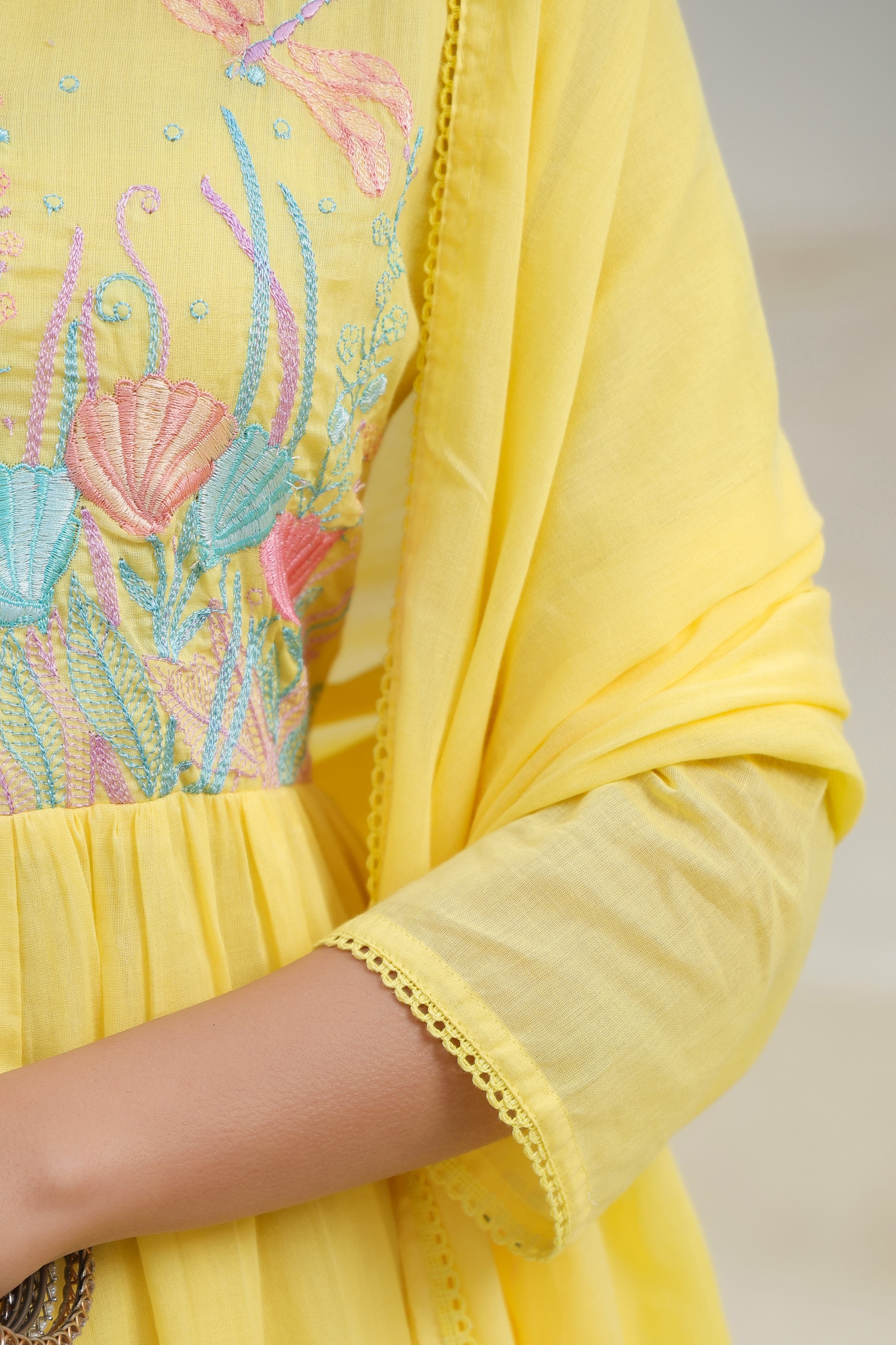 BEAUTIFUL EMBROIDERED MUL COTTON SUIT SET