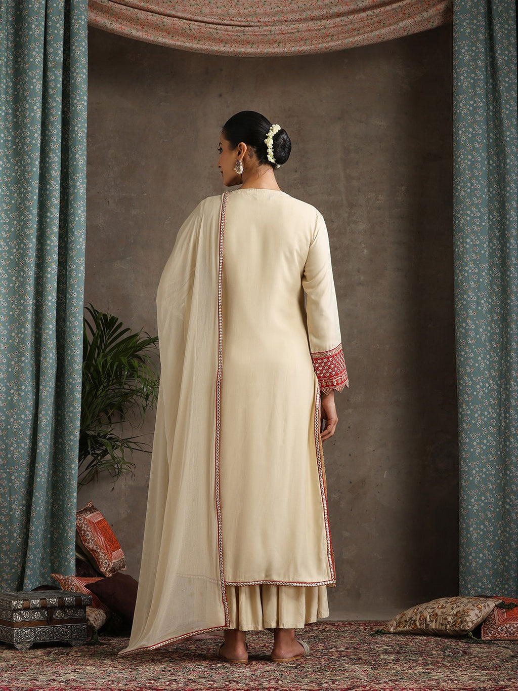 🌷Classic Sharara Set With Shrug 🌷