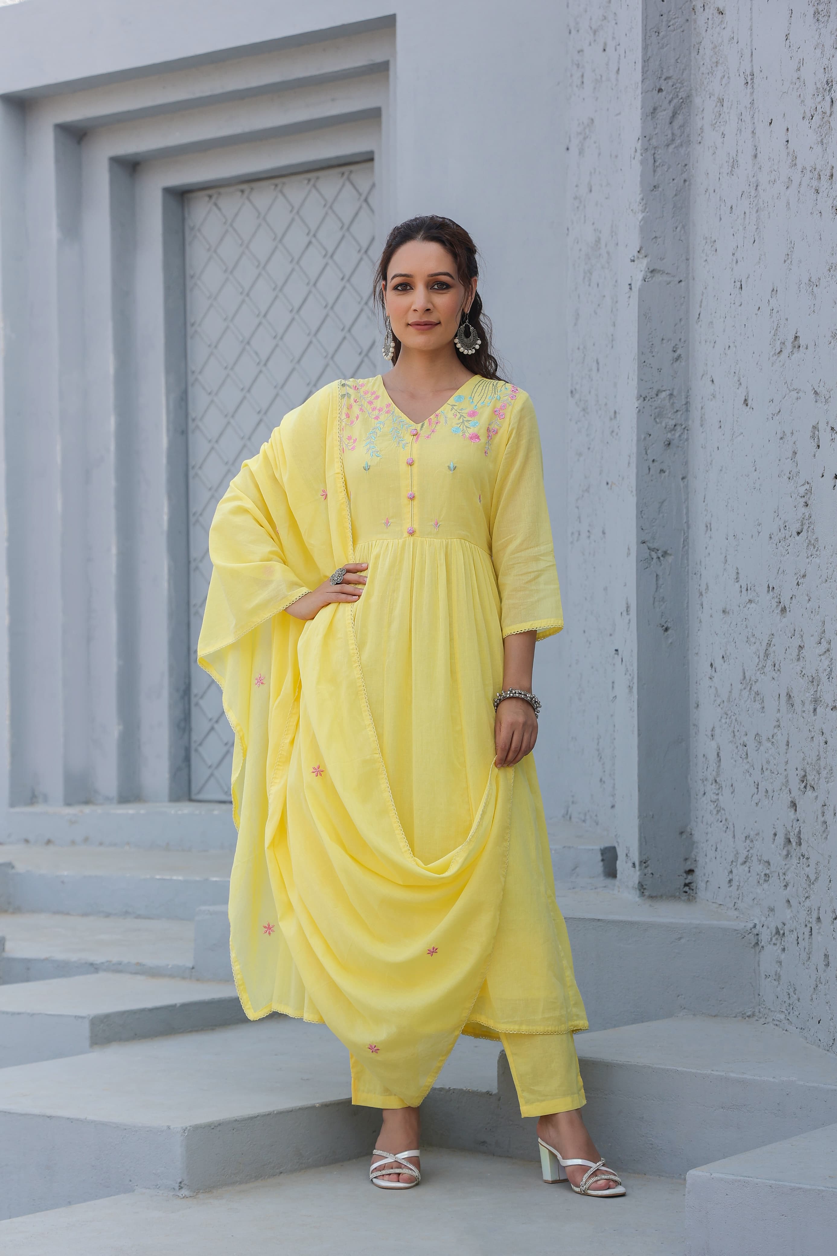 BEAUTIFUL MUL COTTON EMBROIDERED SUIT SET